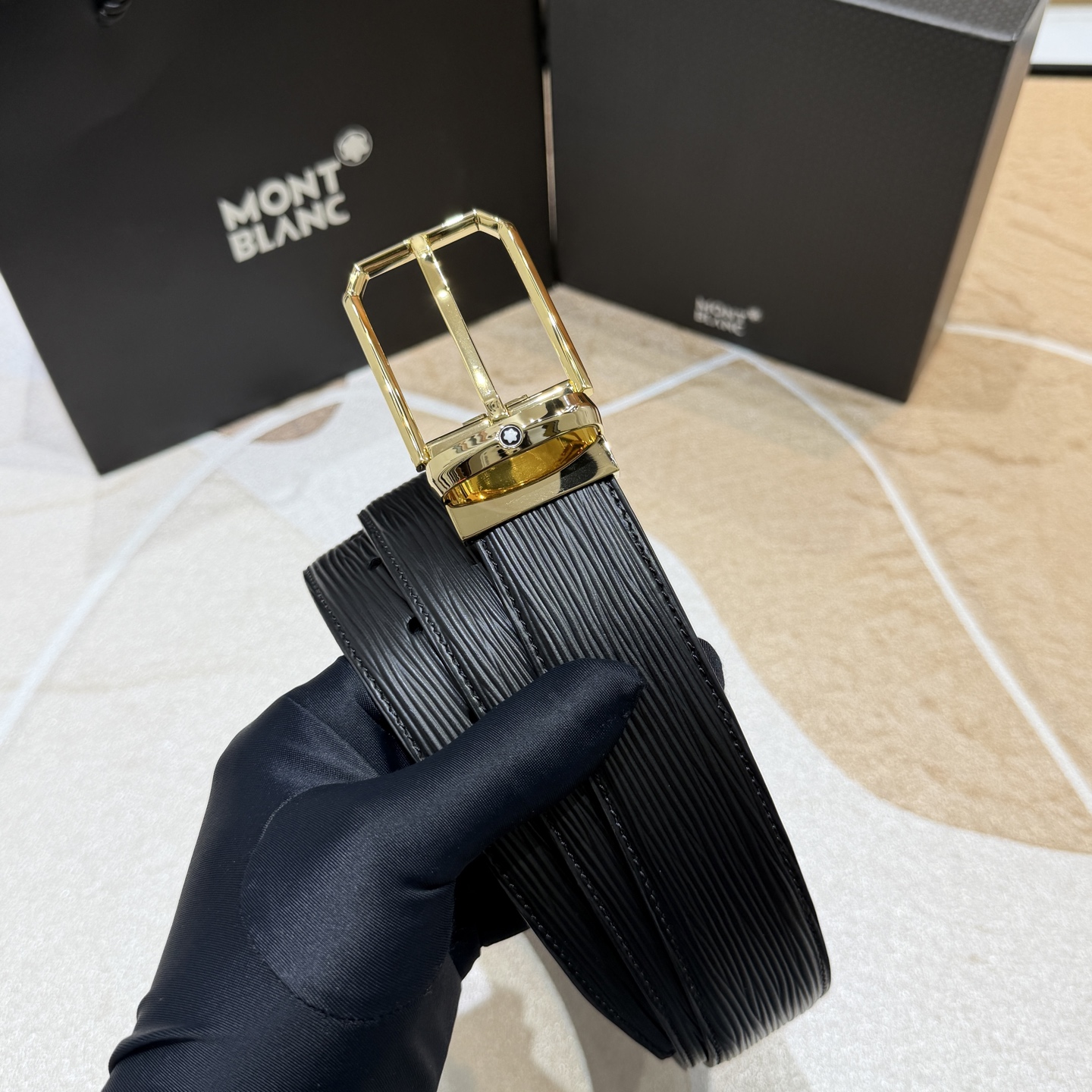 MONT BLANC   万宝龙   宽度:3.5CM   专柜新款[庆祝]  代购品质  双面进口小牛