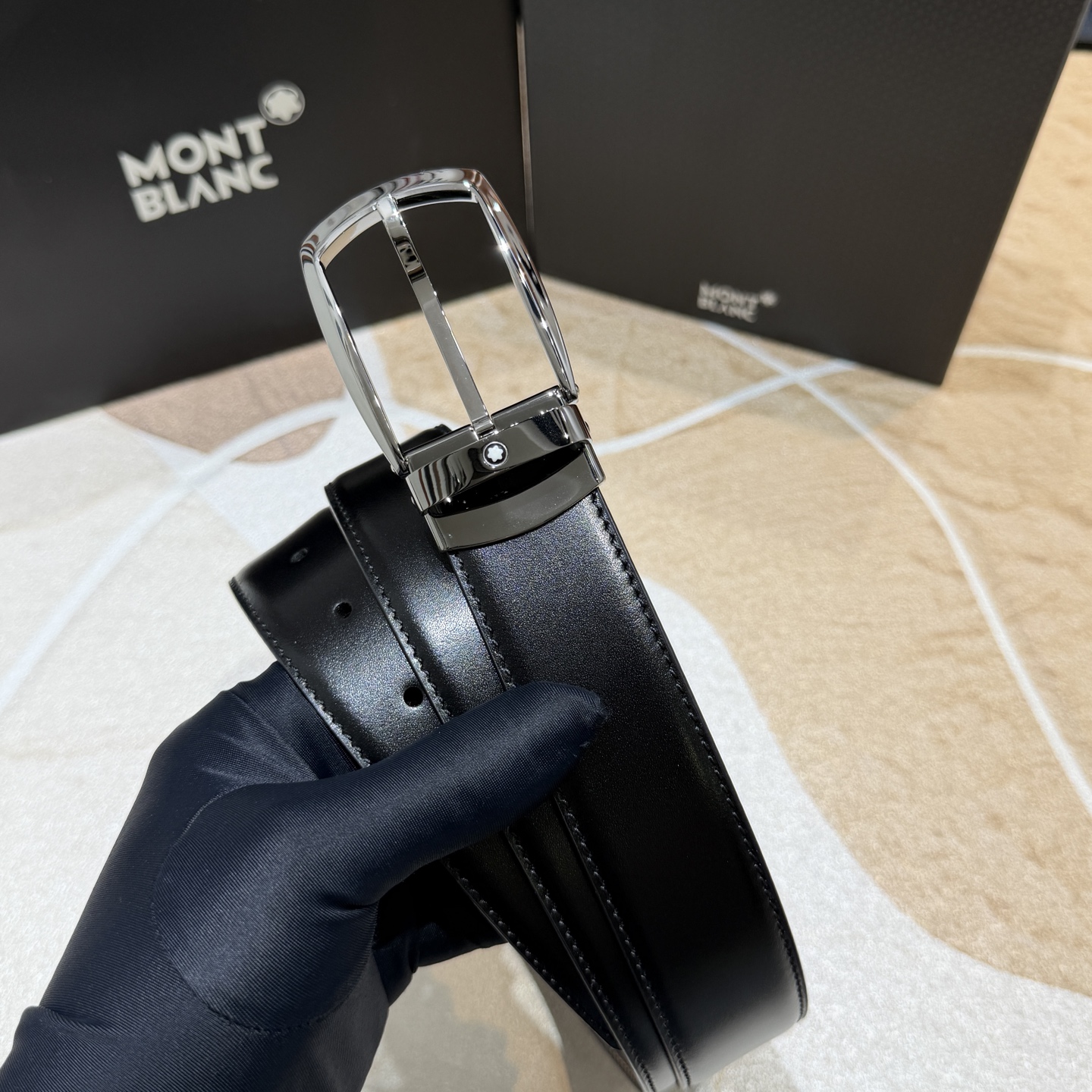 MONT BLANC   万宝龙   宽度:3.5CM   专柜新款[庆祝]  代购品质  双面进口小牛