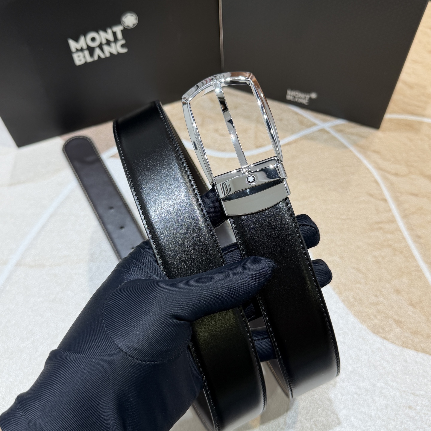 MONT BLANC   万宝龙   宽度:3.5CM   专柜新款[庆祝]  代购品质  双面进口小牛