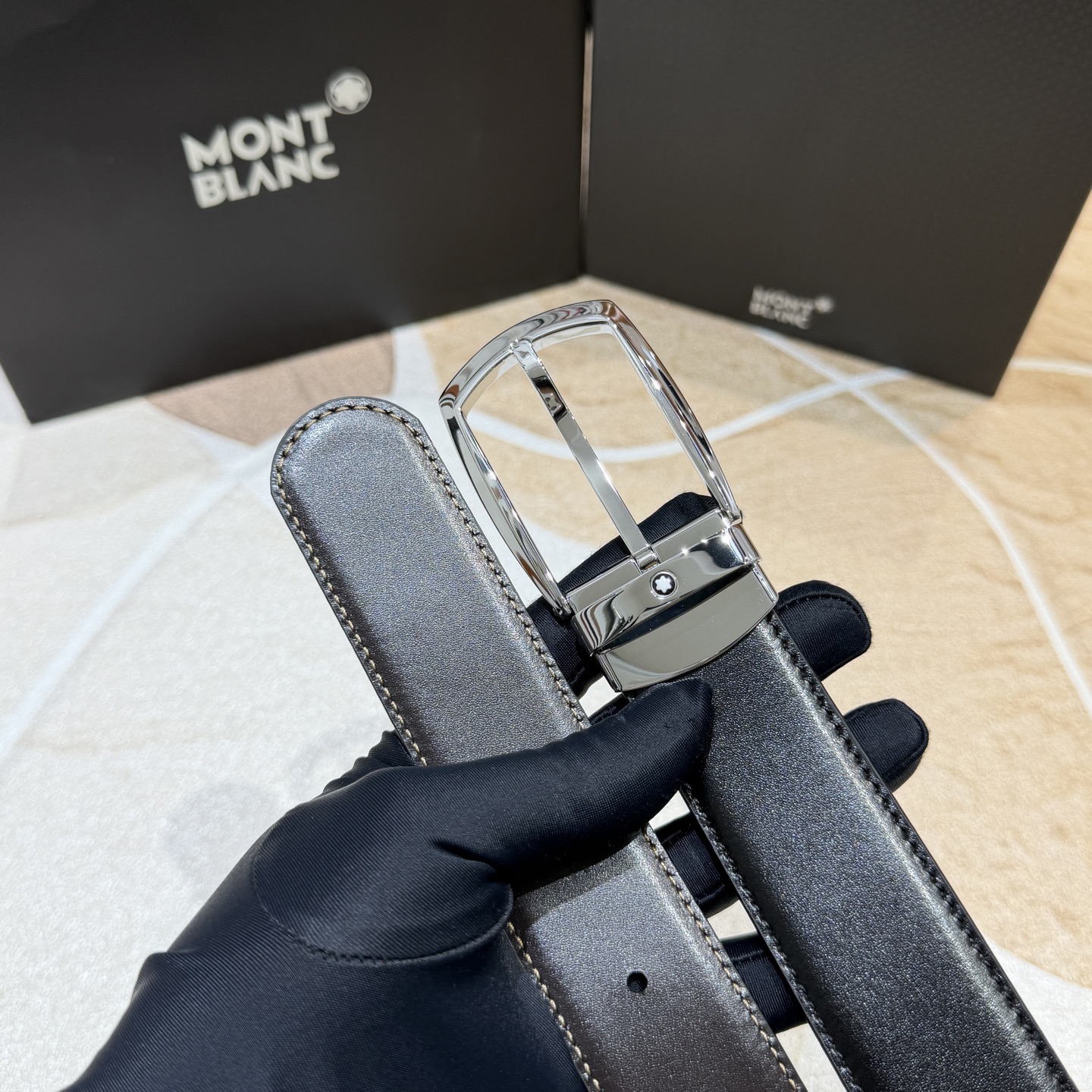 MONT BLANC   万宝龙   宽度:3.5CM   专柜新款[庆祝]  代购品质  双面进口小牛