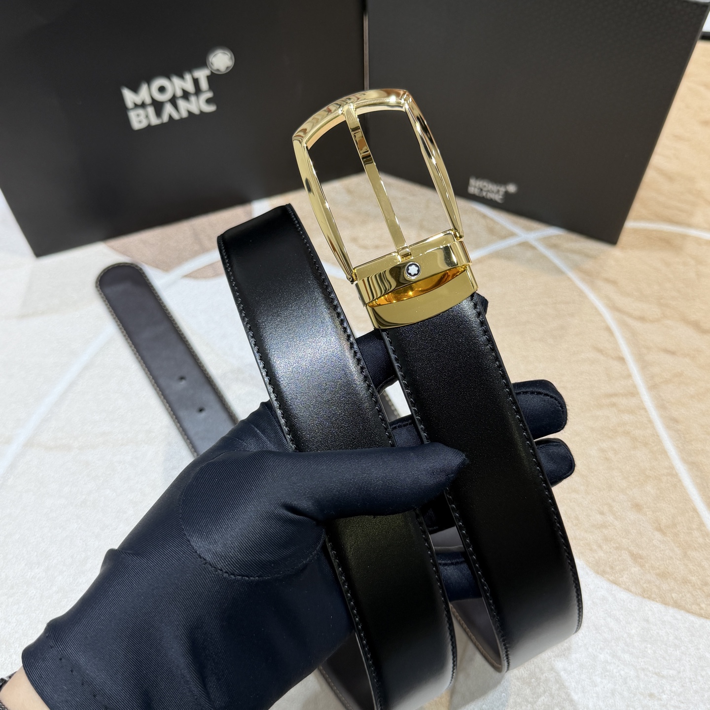 MONT BLANC   万宝龙   宽度:3.5CM   专柜新款[庆祝]  代购品质  双面进口小牛