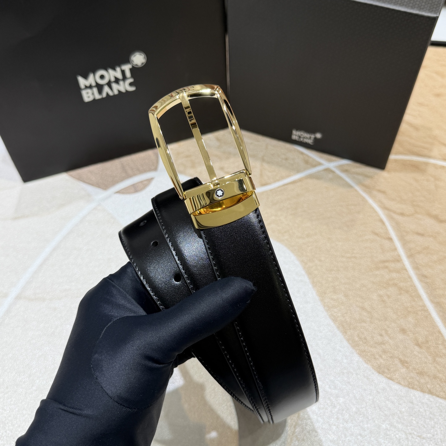 MONT BLANC   万宝龙   宽度:3.5CM   专柜新款[庆祝]  代购品质  双面进口小牛
