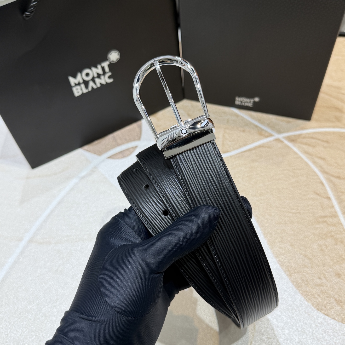 MONT BLANC   万宝龙   宽度:3.5CM   专柜新款[庆祝]  代购品质  双面进口小牛