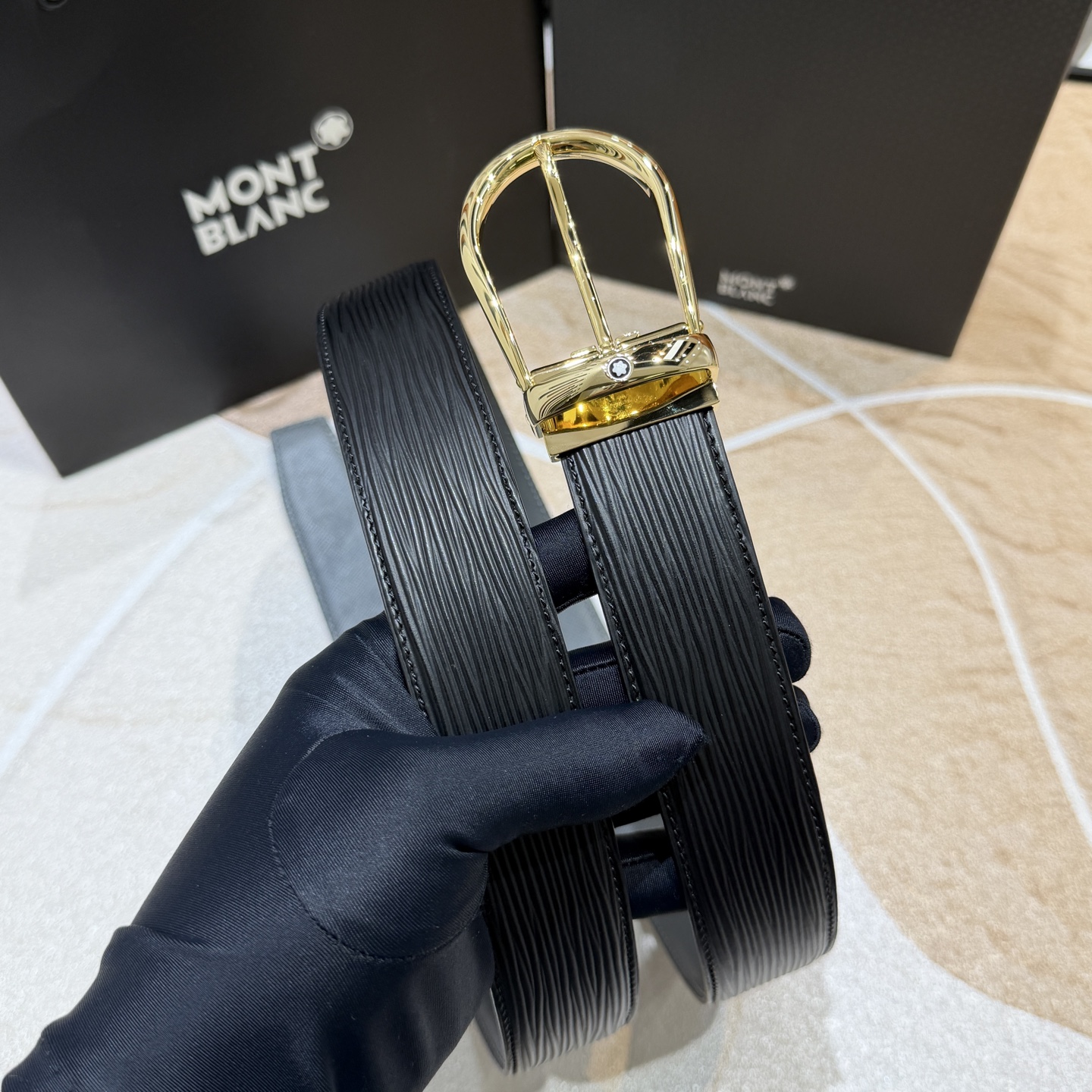 MONT BLANC   万宝龙   宽度:3.5CM   专柜新款[庆祝]  代购品质  双面进口小牛