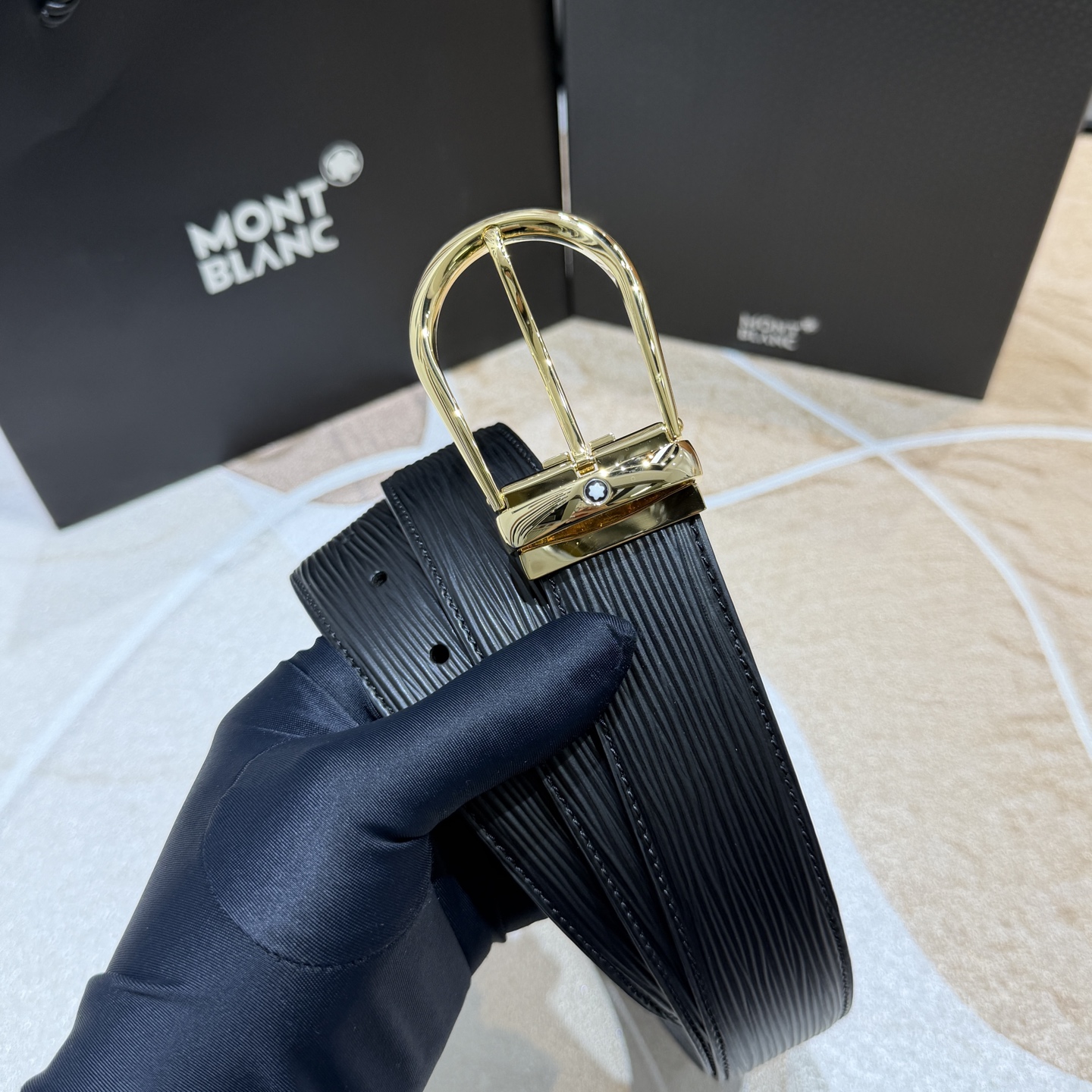 MONT BLANC   万宝龙   宽度:3.5CM   专柜新款[庆祝]  代购品质  双面进口小牛