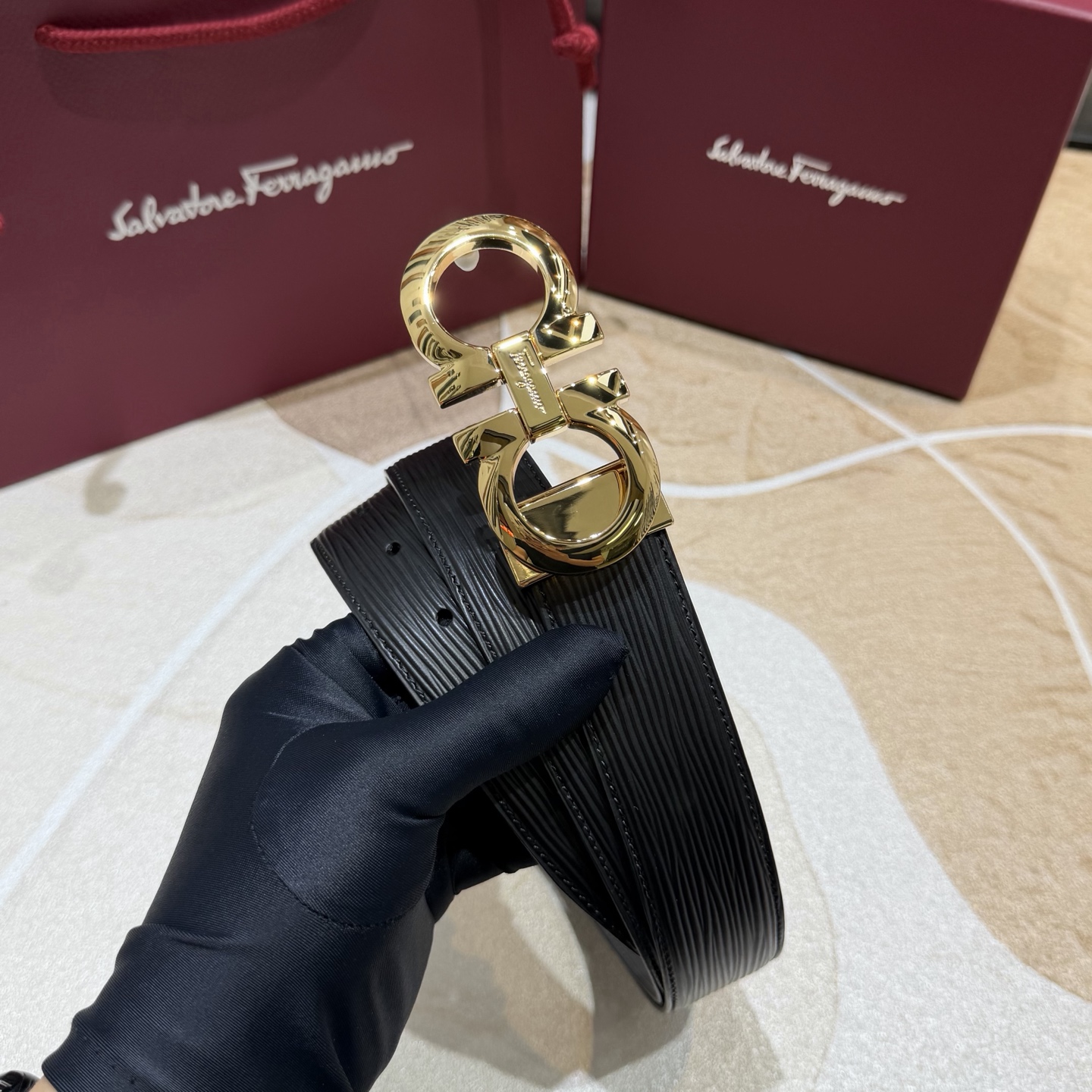 【菲拉格慕】男士腰带 精品扣头,头层牛皮 全部实拍,细节请看图,宽度3.5cm 【菲拉格慕】男士腰带 精品扣头,头层牛皮 全部实拍,细节请看图,宽度3.5cm