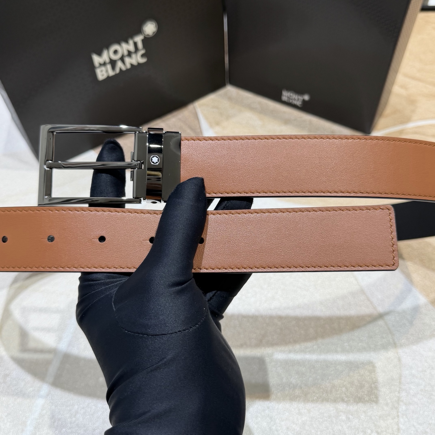 MONT BLANC   万宝龙   宽度:3.5CM   专柜新款[庆祝]  代购品质  双面进口小牛皮  为您甄选经