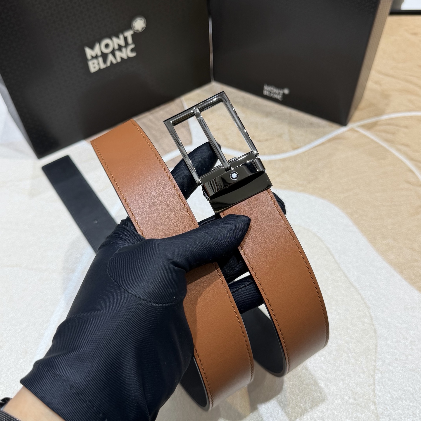 MONT BLANC   万宝龙   宽度:3.5CM   专柜新款[庆祝]  代购品质  双面进口小牛皮  为您甄选经