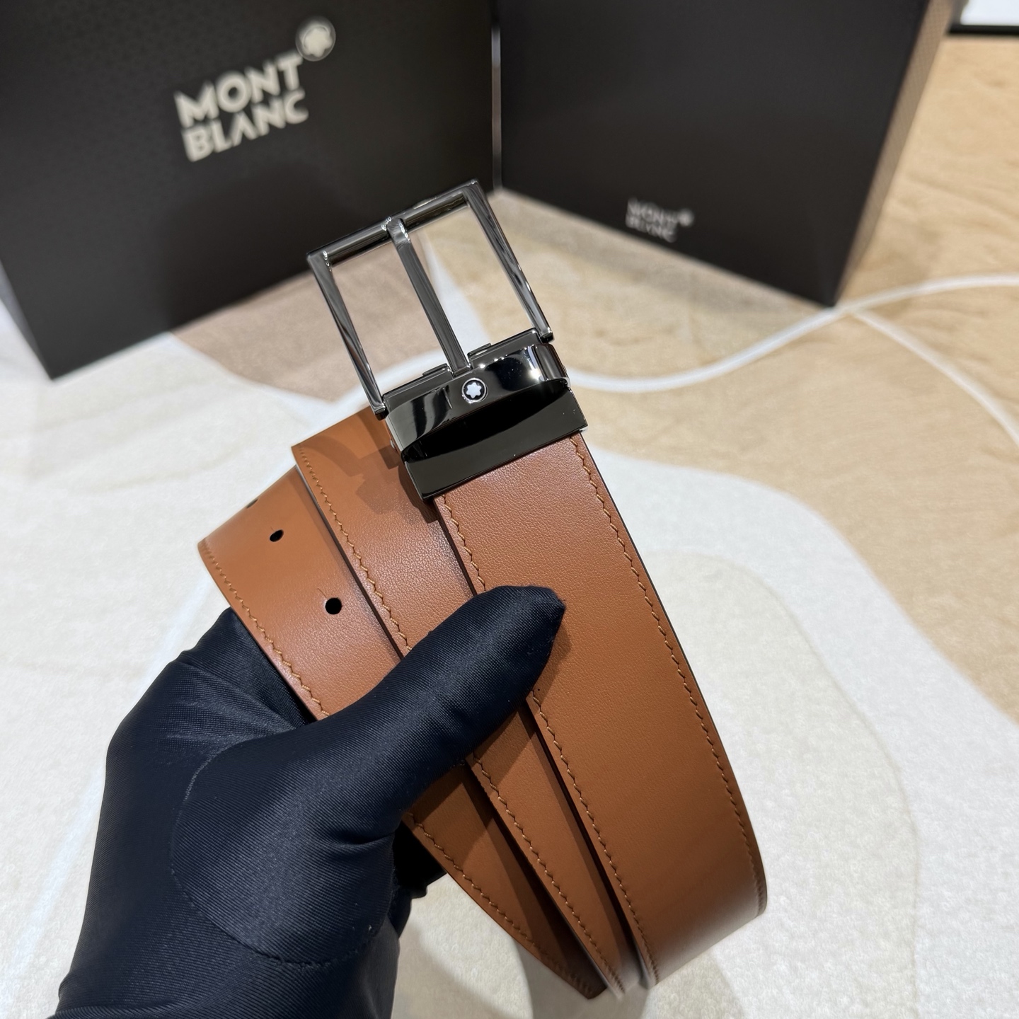 MONT BLANC   万宝龙   宽度:3.5CM   专柜新款[庆祝]  代购品质  双面进口小牛皮  为您甄选经