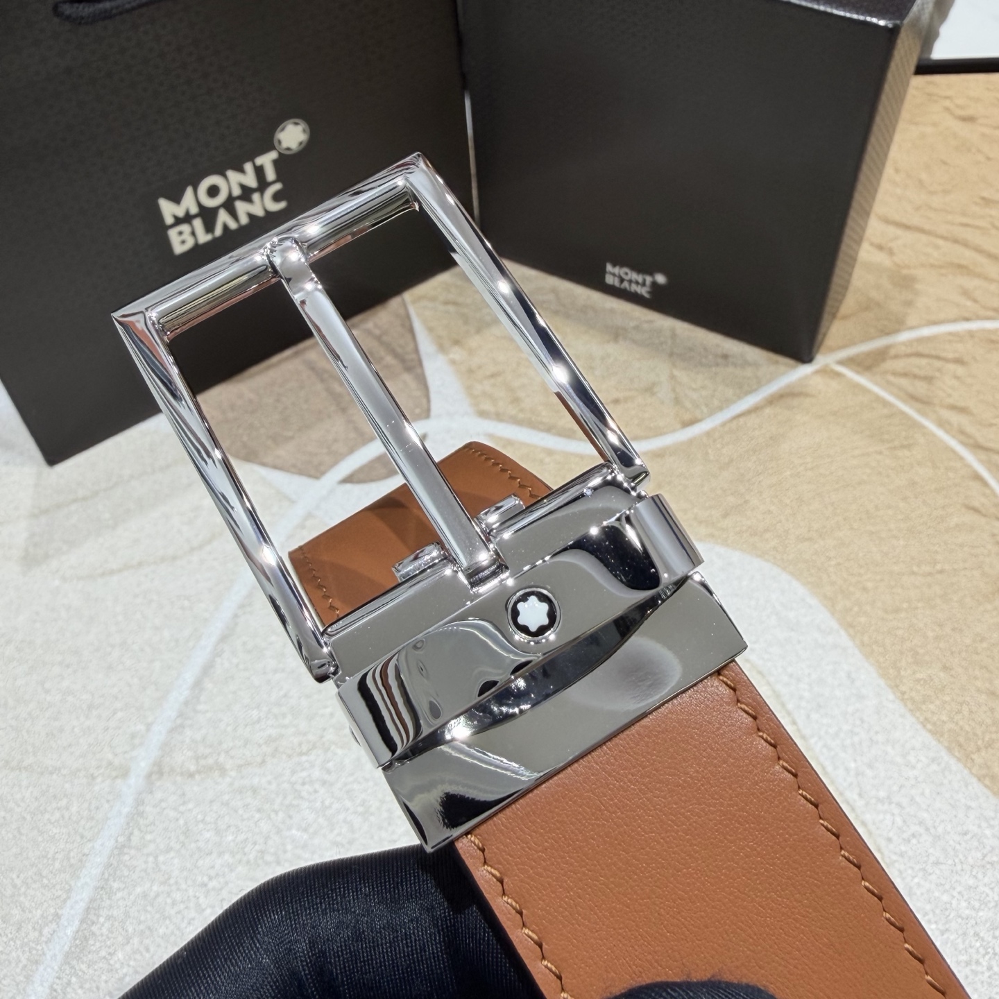 MONT BLANC   万宝龙   宽度:3.5CM   专柜新款[庆祝]  代购品质  双面进口小牛皮  为您甄选经