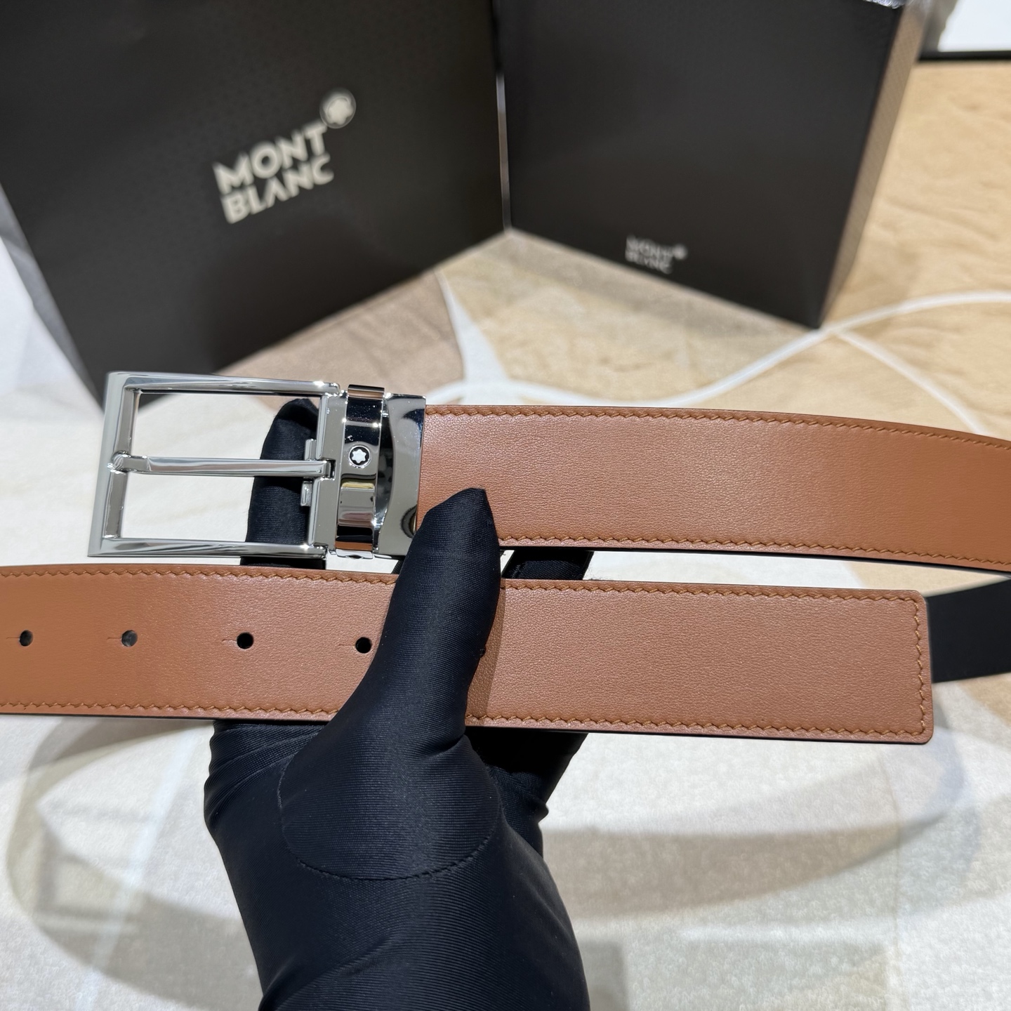 MONT BLANC   万宝龙   宽度:3.5CM   专柜新款[庆祝]  代购品质  双面进口小牛皮  为您甄选经