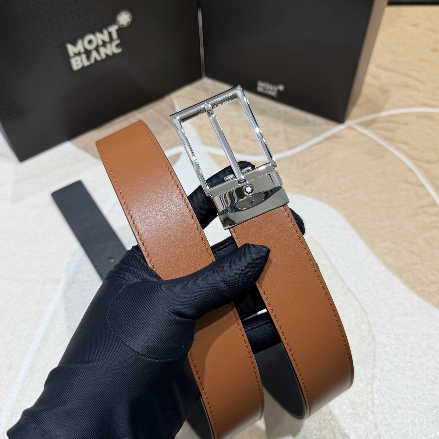 MONT BLANC   万宝龙   宽度:3.5CM   专柜新款[庆祝]  代购品质  双面进口小牛皮  为您甄选经