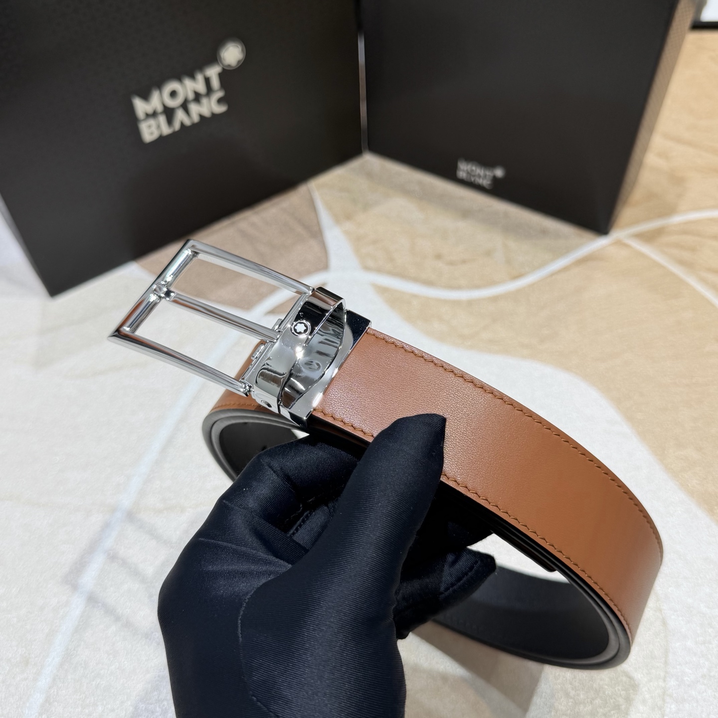 MONT BLANC   万宝龙   宽度:3.5CM   专柜新款[庆祝]  代购品质  双面进口小牛皮  为您甄选经