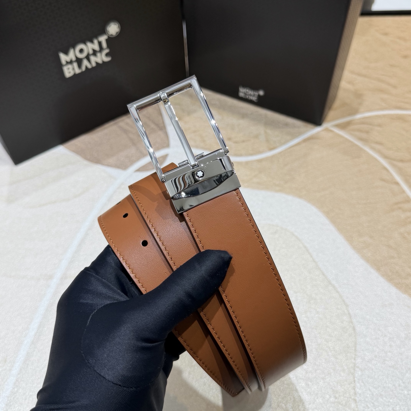 MONT BLANC   万宝龙   宽度:3.5CM   专柜新款[庆祝]  代购品质  双面进口小牛皮  为您甄选经