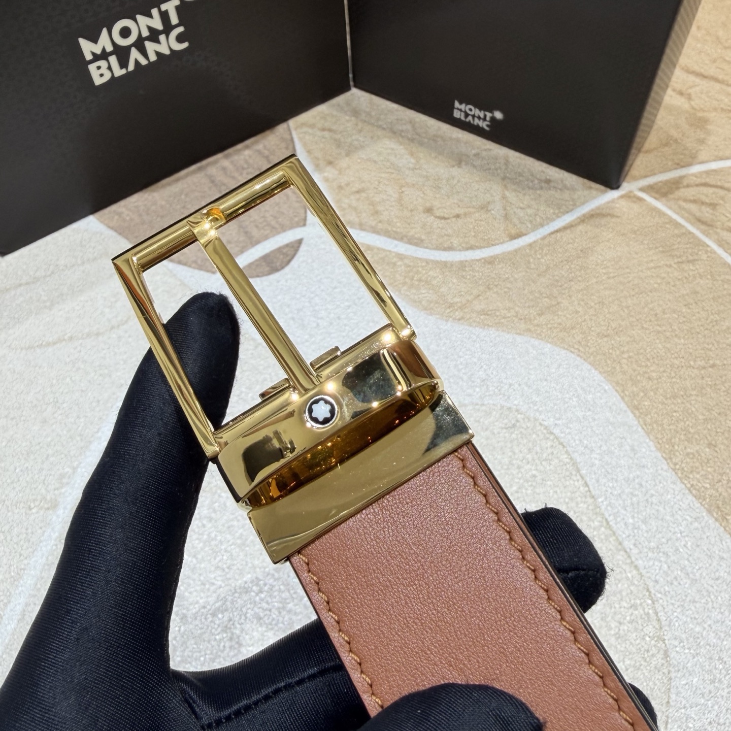 MONT BLANC   万宝龙   宽度:3.5CM   专柜新款[庆祝]  代购品质  双面进口小牛皮  为您甄选经