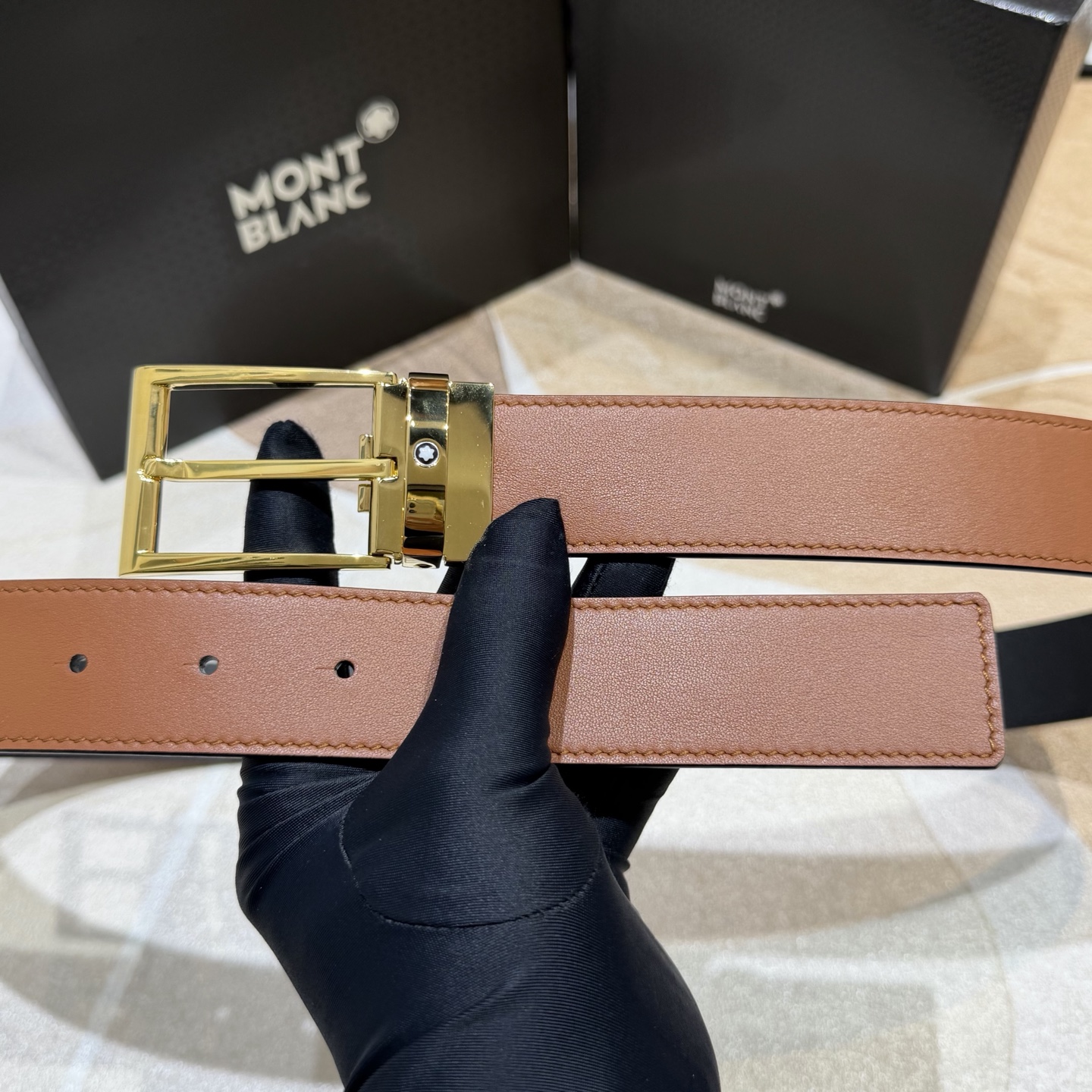MONT BLANC   万宝龙   宽度:3.5CM   专柜新款[庆祝]  代购品质  双面进口小牛皮  为您甄选经