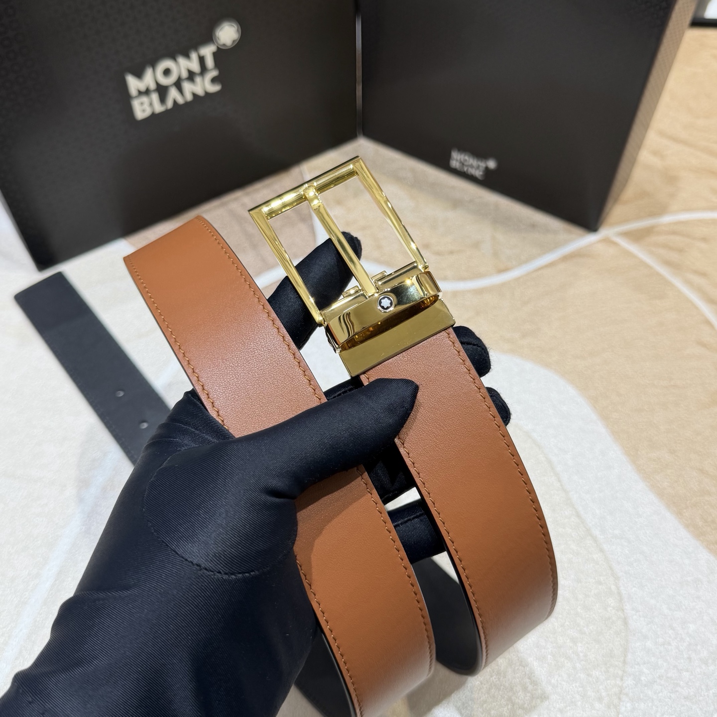 MONT BLANC   万宝龙   宽度:3.5CM   专柜新款[庆祝]  代购品质  双面进口小牛皮  为您甄选经