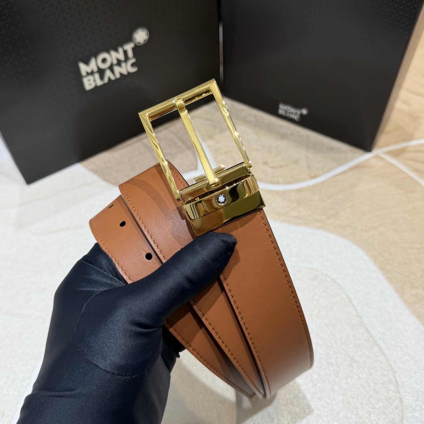 MONT BLANC   万宝龙   宽度:3.5CM   专柜新款[庆祝]  代购品质  双面进口小牛皮  为您甄选经