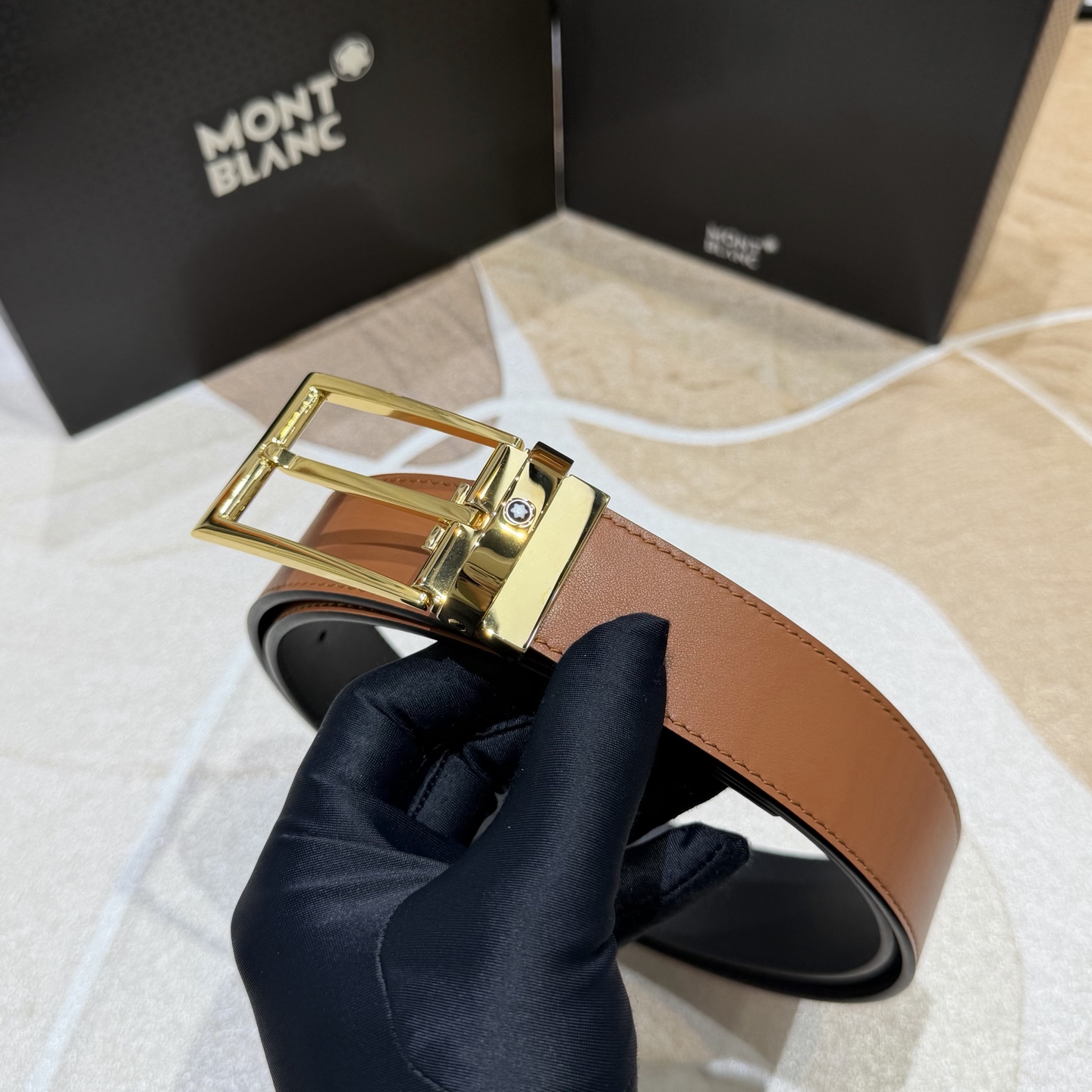 MONT BLANC   万宝龙   宽度:3.5CM   专柜新款[庆祝]  代购品质  双面进口小牛皮  为您甄选经