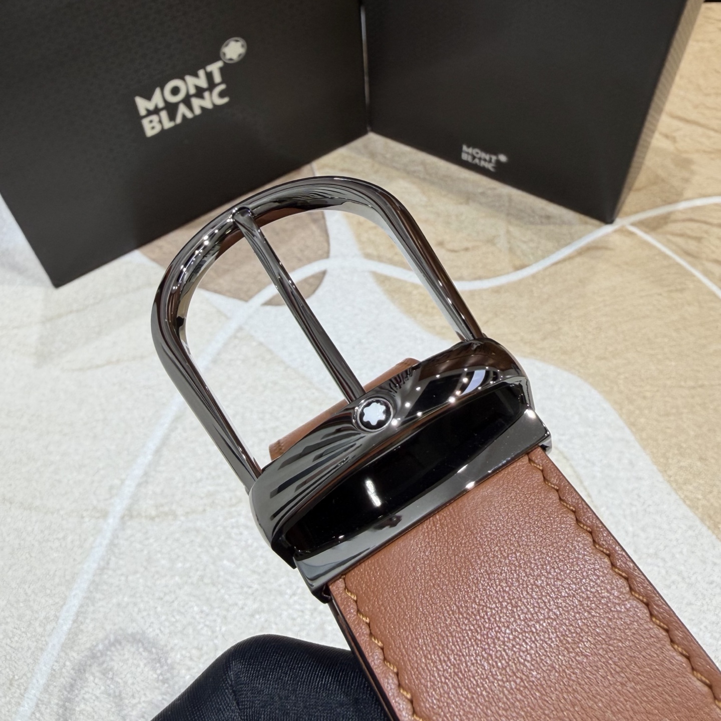 MONT BLANC   万宝龙   宽度:3.5CM   专柜新款[庆祝]  代购品质  双面进口小牛皮  为您甄选经
