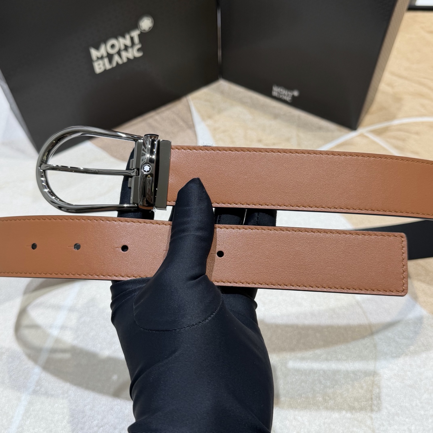 MONT BLANC   万宝龙   宽度:3.5CM   专柜新款[庆祝]  代购品质  双面进口小牛皮  为您甄选经