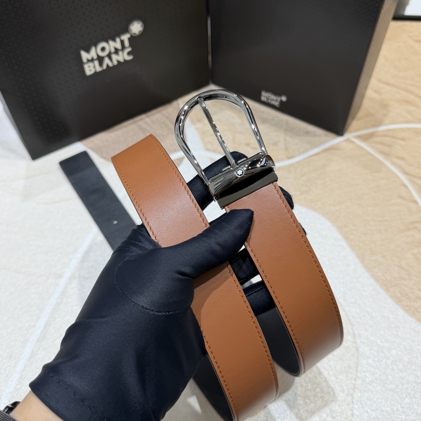 MONT BLANC   万宝龙   宽度:3.5CM   专柜新款[庆祝]  代购品质  双面进口小牛皮  为您甄选经