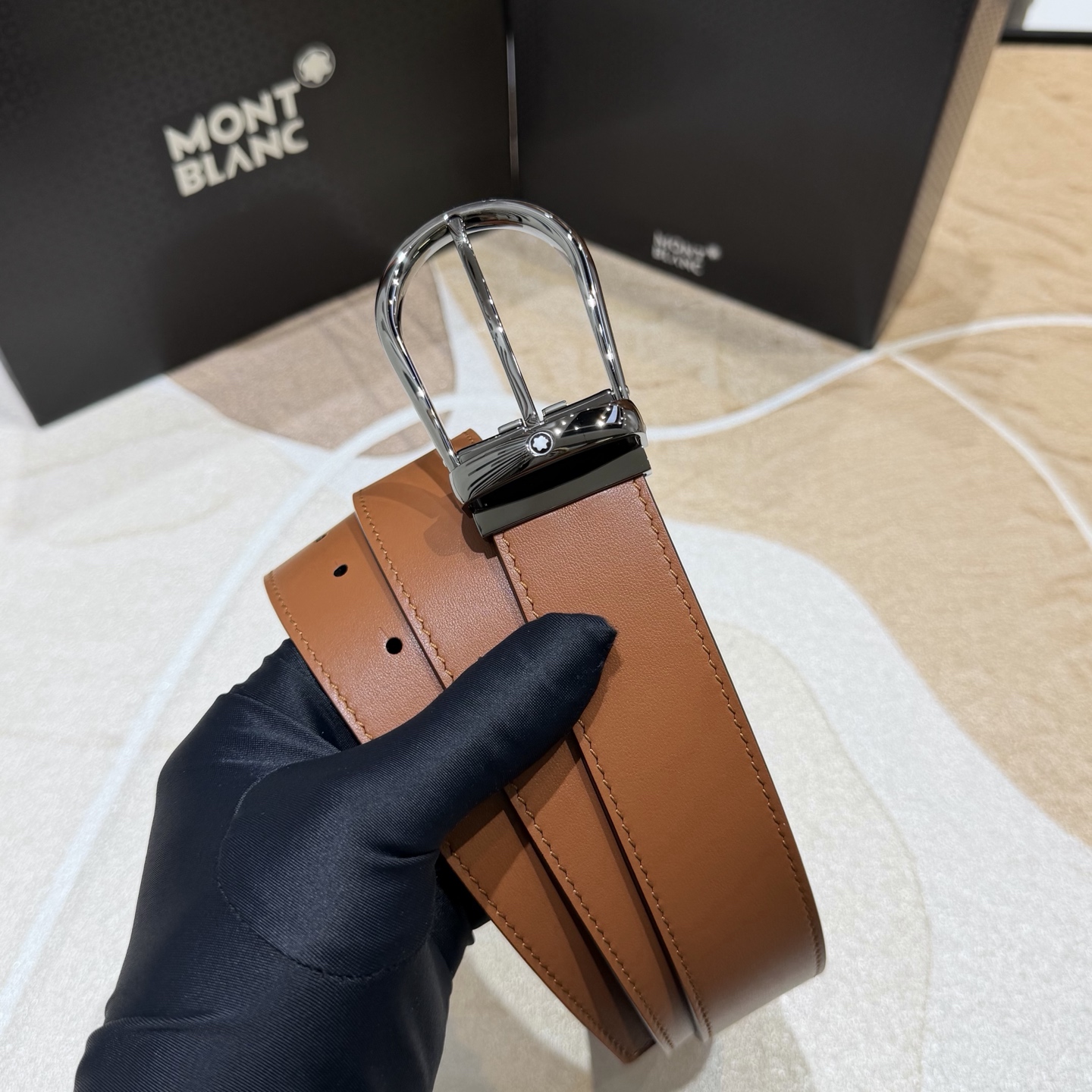 MONT BLANC   万宝龙   宽度:3.5CM   专柜新款[庆祝]  代购品质  双面进口小牛皮  为您甄选经