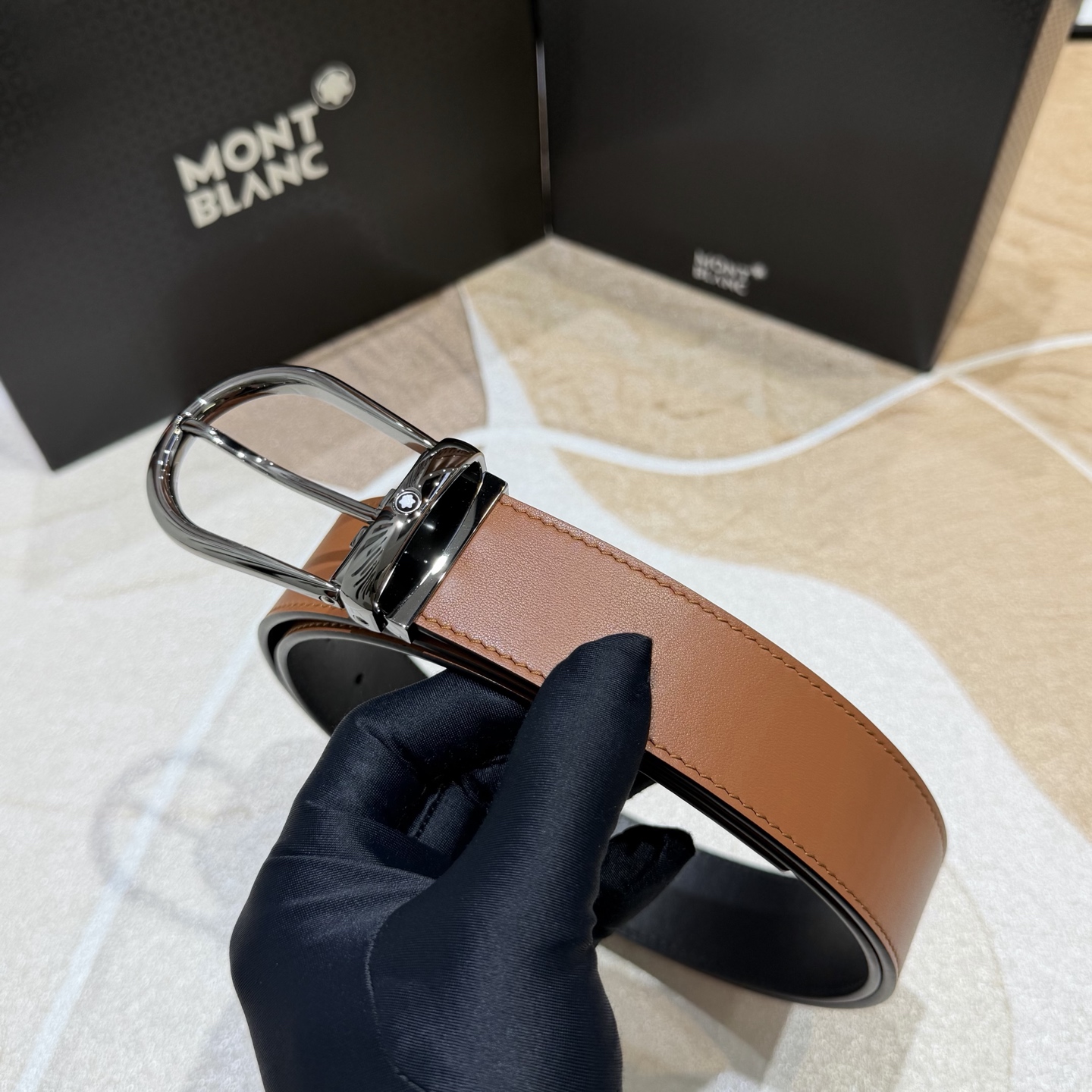 MONT BLANC   万宝龙   宽度:3.5CM   专柜新款[庆祝]  代购品质  双面进口小牛皮  为您甄选经