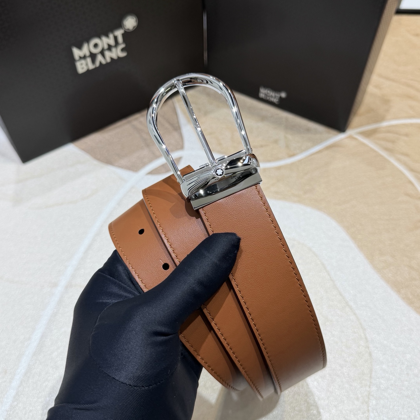 MONT BLANC   万宝龙   宽度:3.5CM   专柜新款[庆祝]  代购品质  双面进口小牛皮  为您甄选经