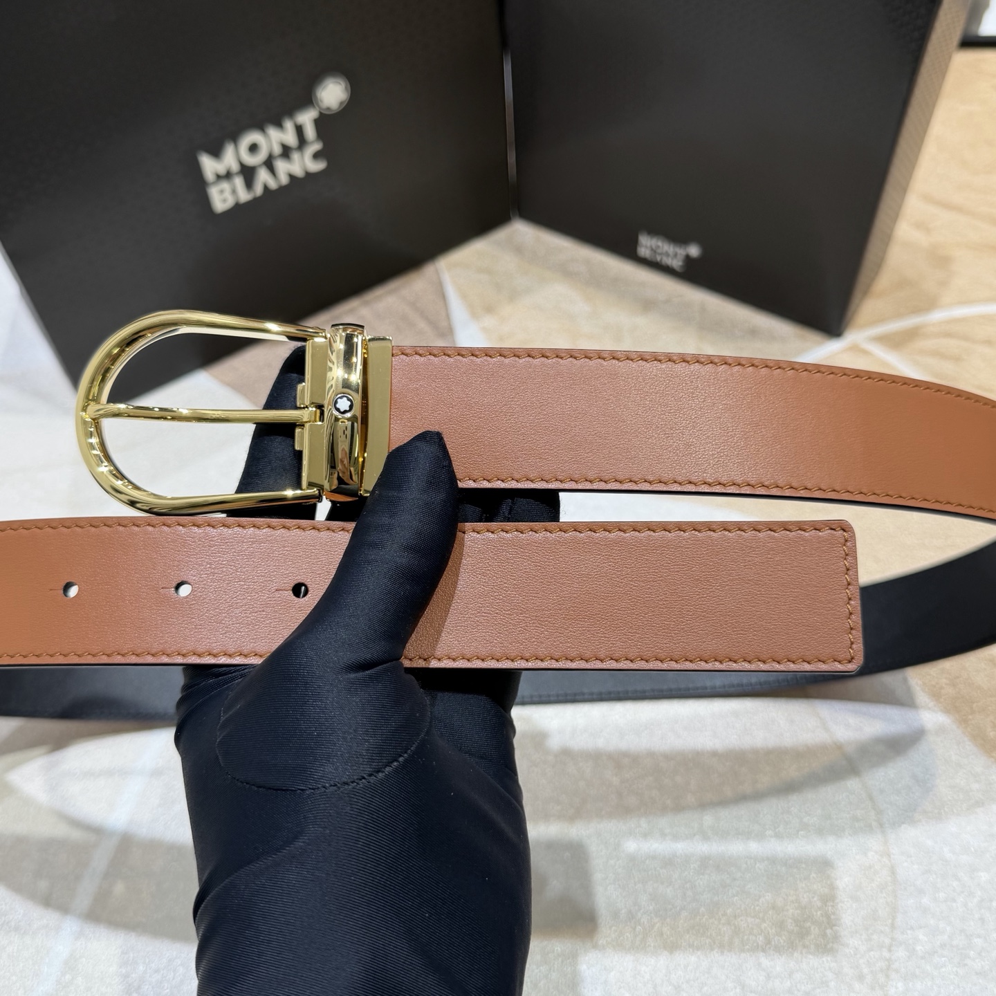 MONT BLANC   万宝龙   宽度:3.5CM   专柜新款[庆祝]  代购品质  双面进口小牛皮  为您甄选经