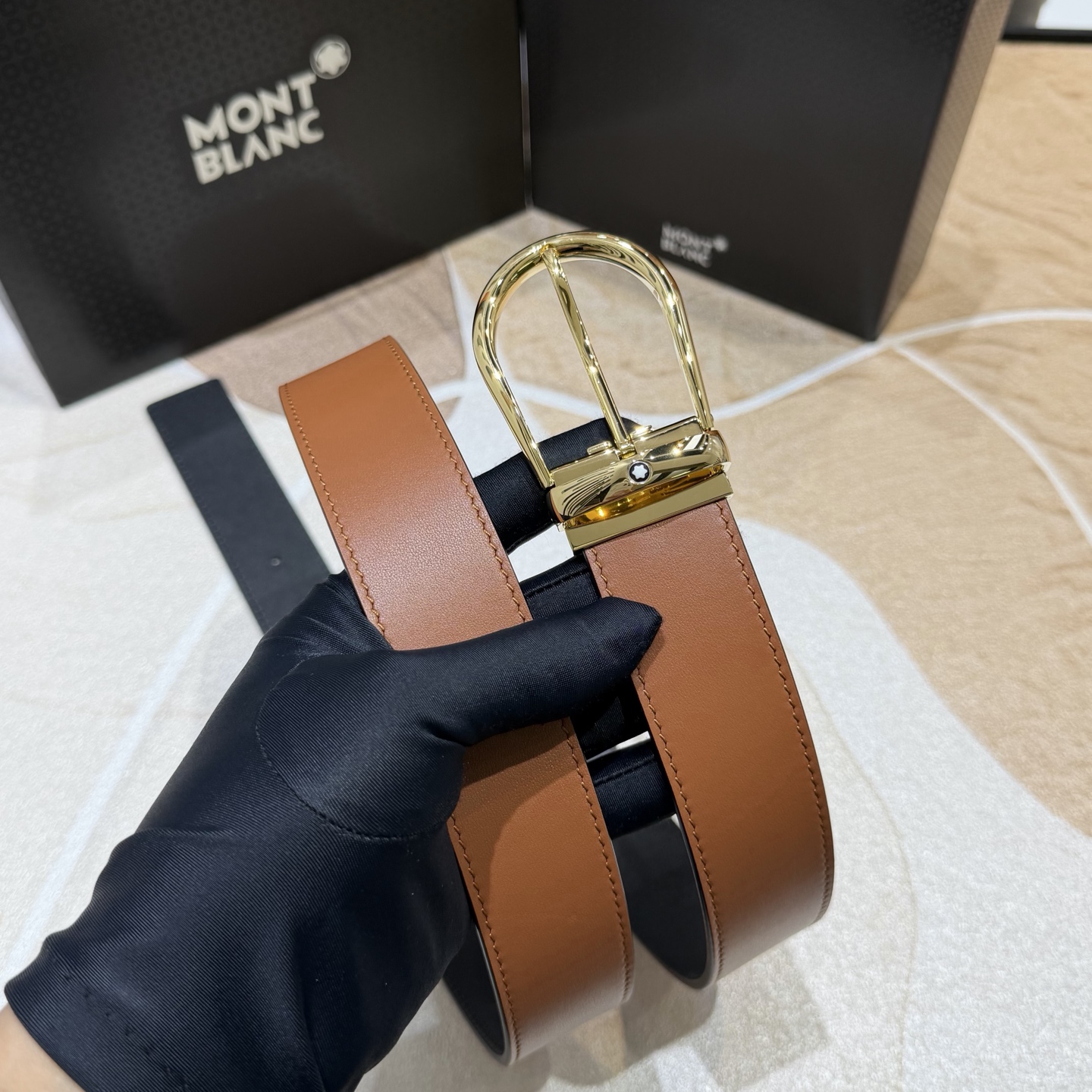 MONT BLANC   万宝龙   宽度:3.5CM   专柜新款[庆祝]  代购品质  双面进口小牛皮  为您甄选经
