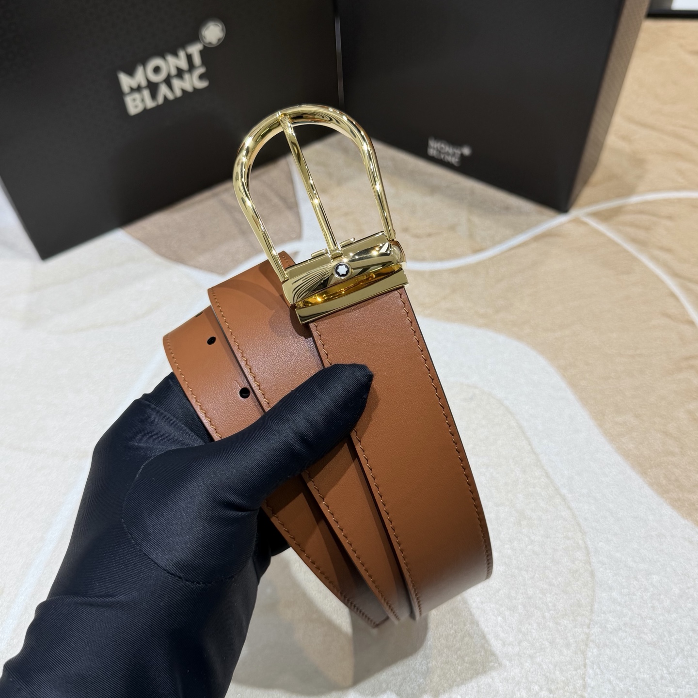 MONT BLANC   万宝龙   宽度:3.5CM   专柜新款[庆祝]  代购品质  双面进口小牛皮  为您甄选经
