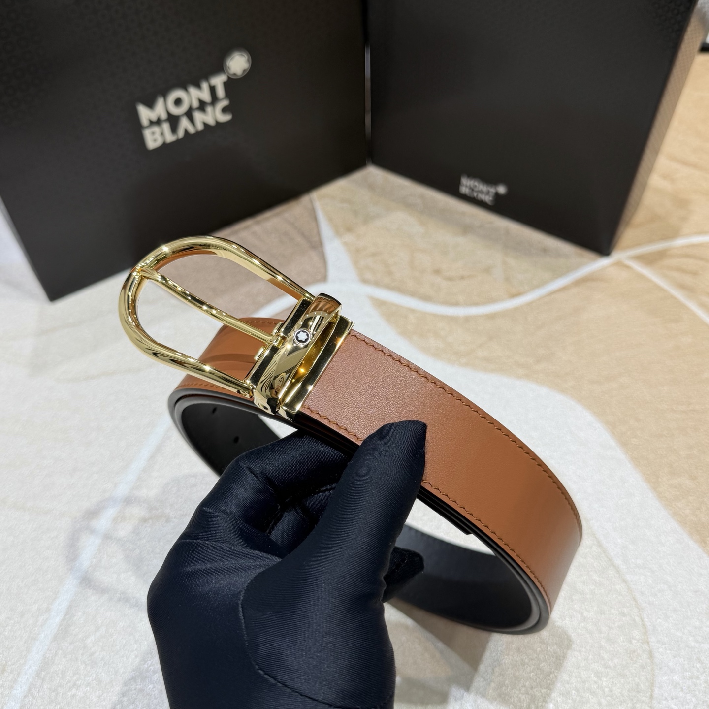 MONT BLANC   万宝龙   宽度:3.5CM   专柜新款[庆祝]  代购品质  双面进口小牛皮  为您甄选经