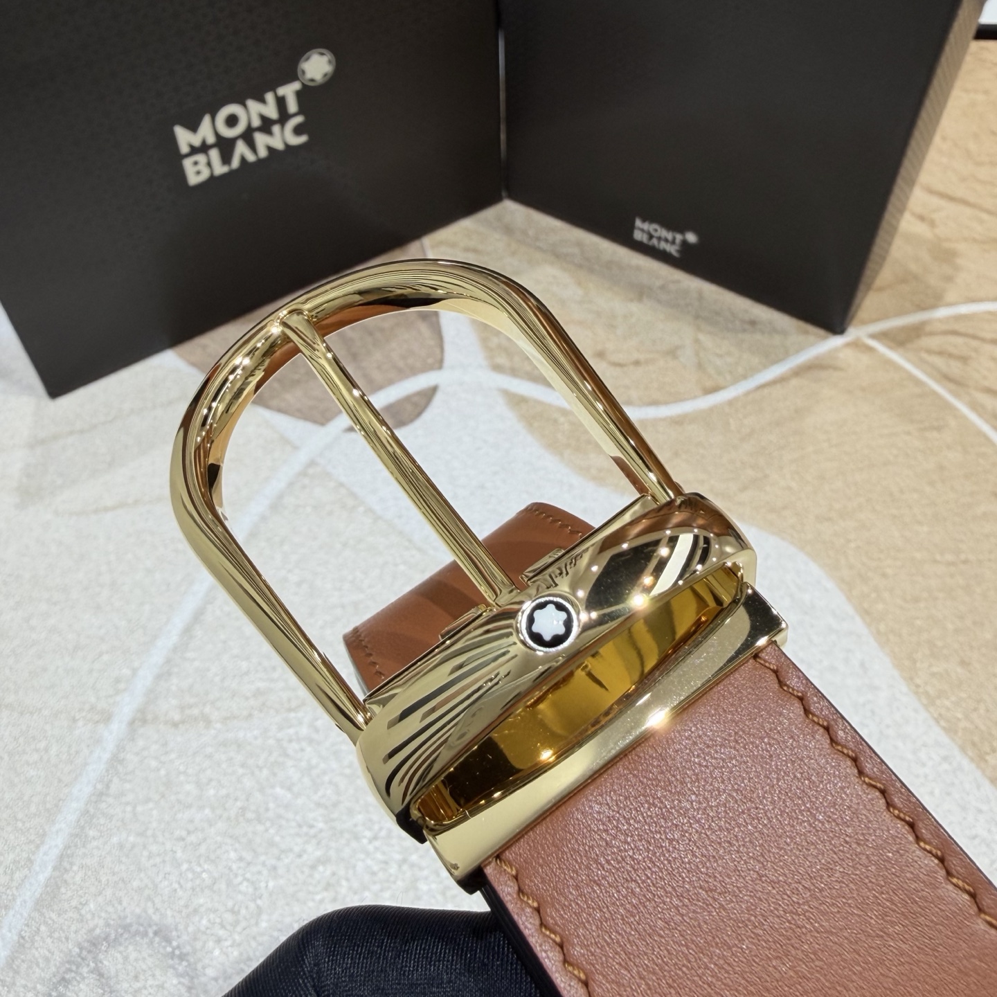 MONT BLANC   万宝龙   宽度:3.5CM   专柜新款[庆祝]  代购品质  双面进口小牛皮  为您甄选经