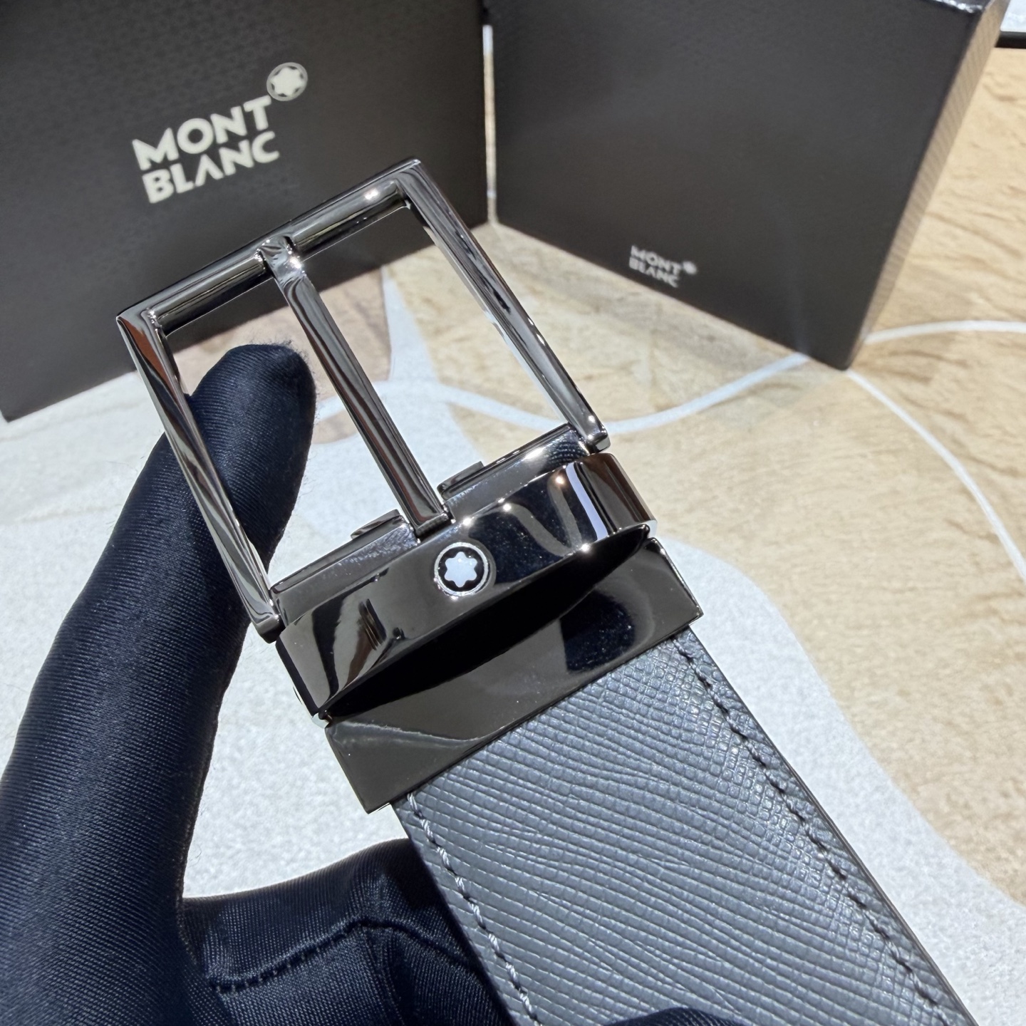 MONT BLANC   万宝龙   宽度:3.5CM   专柜新款[庆祝]  代购品质  双面进口小牛皮  为您甄选经