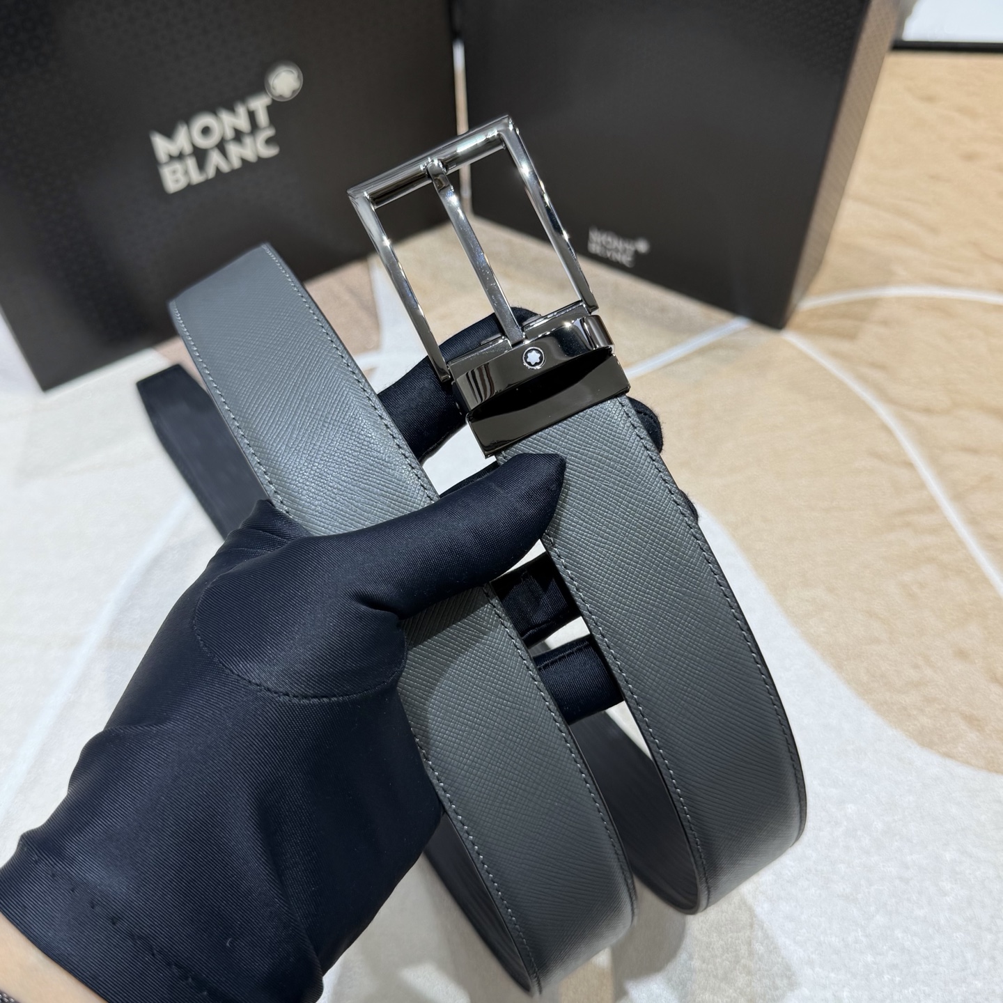 MONT BLANC   万宝龙   宽度:3.5CM   专柜新款[庆祝]  代购品质  双面进口小牛皮  为您甄选经