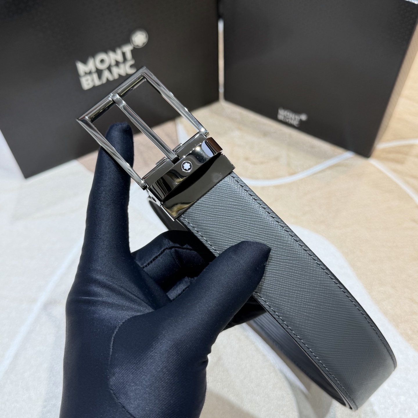 MONT BLANC   万宝龙   宽度:3.5CM   专柜新款[庆祝]  代购品质  双面进口小牛皮  为您甄选经