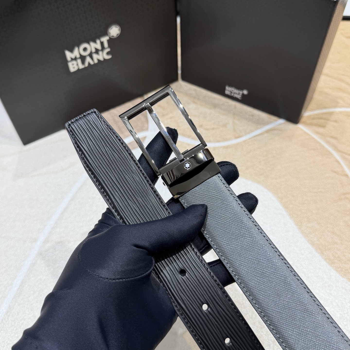MONT BLANC   万宝龙   宽度:3.5CM   专柜新款[庆祝]  代购品质  双面进口小牛皮  为您甄选经