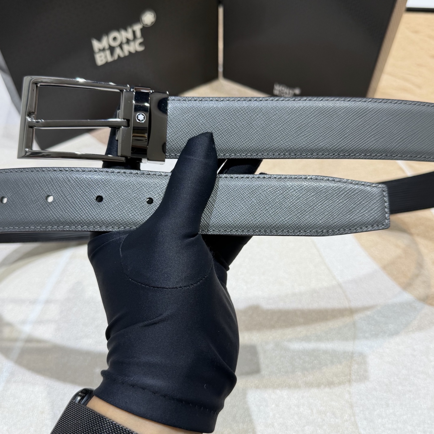MONT BLANC   万宝龙   宽度:3.5CM   专柜新款[庆祝]  代购品质  双面进口小牛皮  为您甄选经