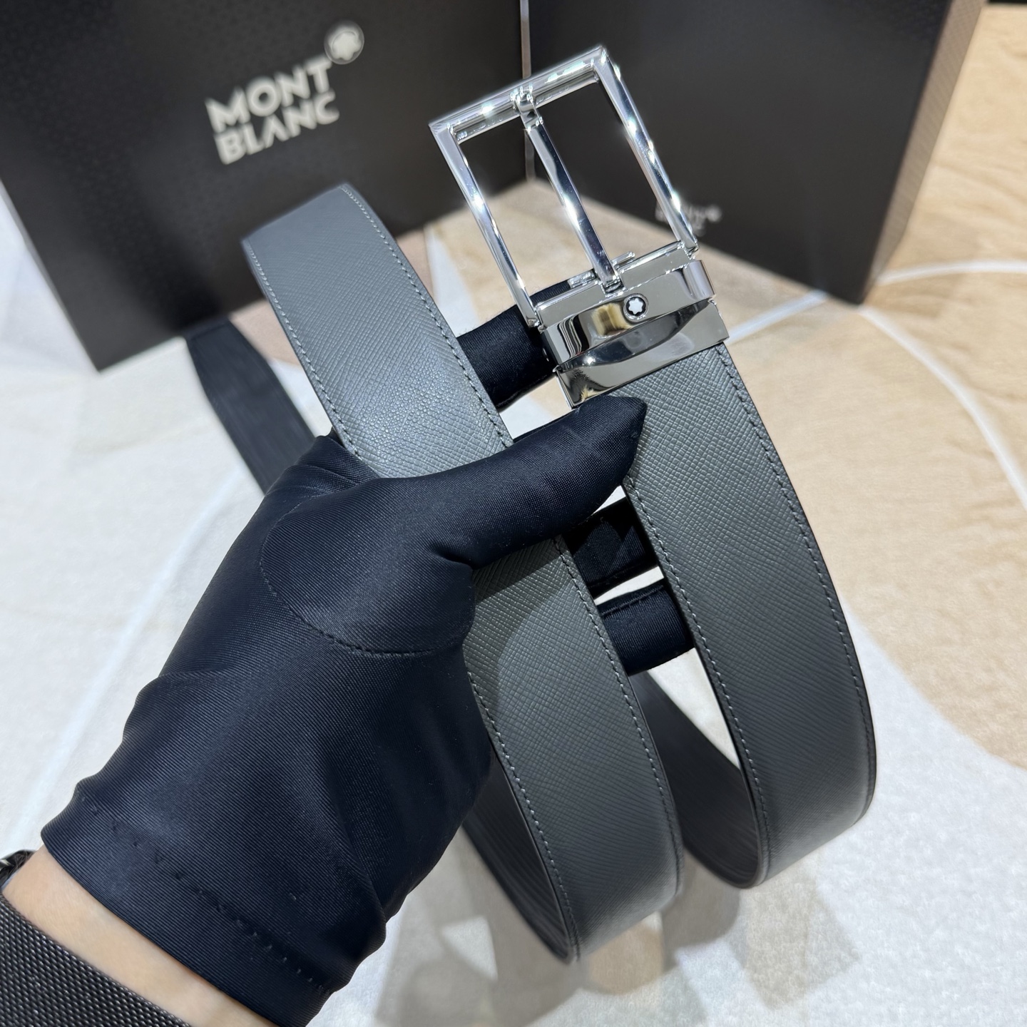 MONT BLANC   万宝龙   宽度:3.5CM   专柜新款[庆祝]  代购品质  双面进口小牛皮  为您甄选经