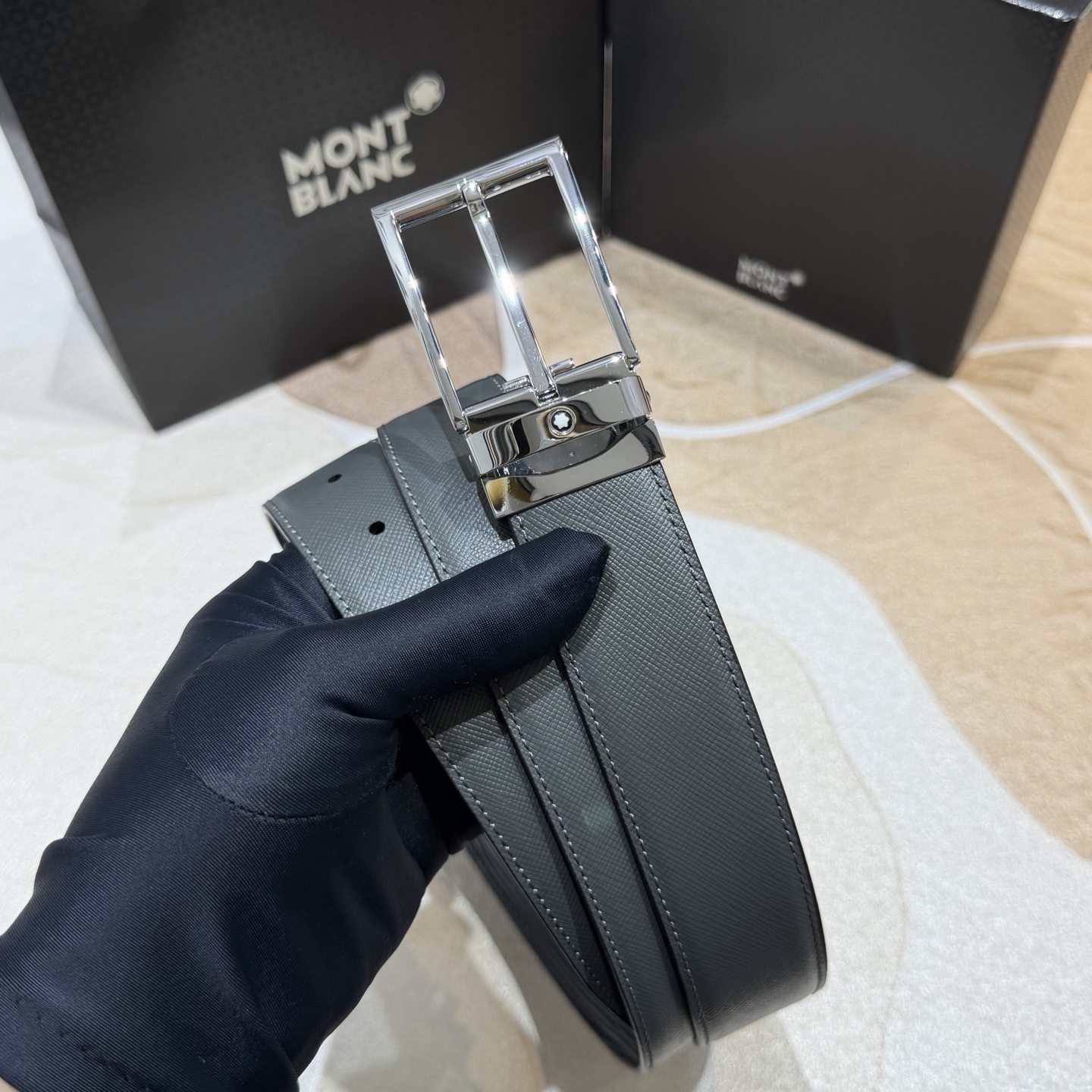 MONT BLANC   万宝龙   宽度:3.5CM   专柜新款[庆祝]  代购品质  双面进口小牛皮  为您甄选经
