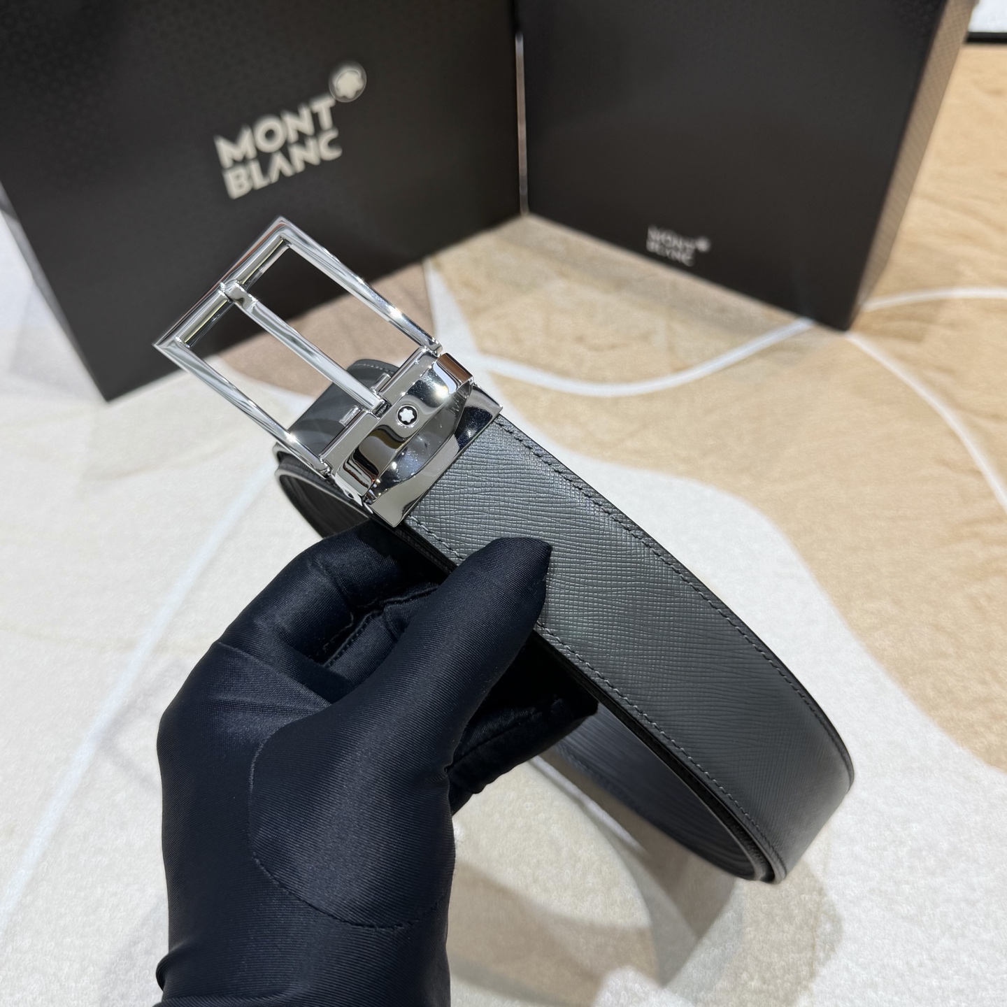 MONT BLANC   万宝龙   宽度:3.5CM   专柜新款[庆祝]  代购品质  双面进口小牛皮  为您甄选经