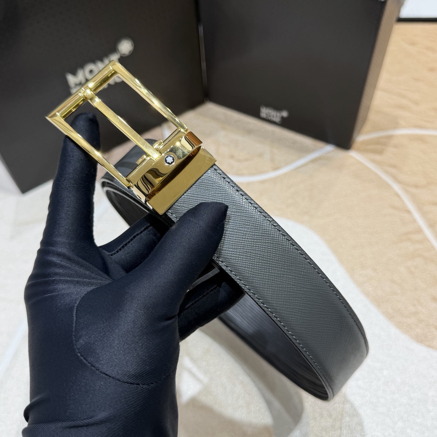 MONT BLANC   万宝龙   宽度:3.5CM   专柜新款[庆祝]  代购品质  双面进口小牛皮  为您甄选经