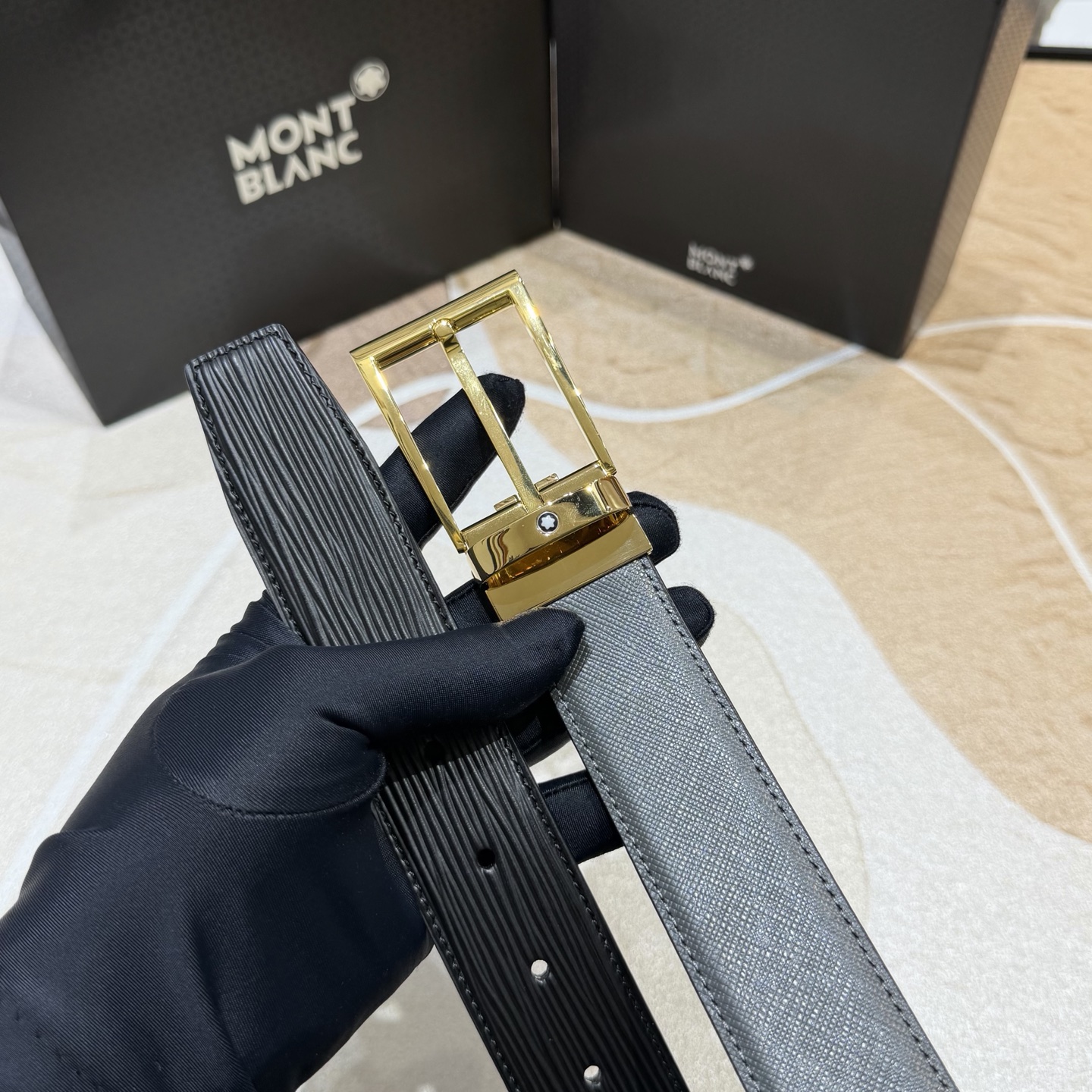 MONT BLANC   万宝龙   宽度:3.5CM   专柜新款[庆祝]  代购品质  双面进口小牛皮  为您甄选经