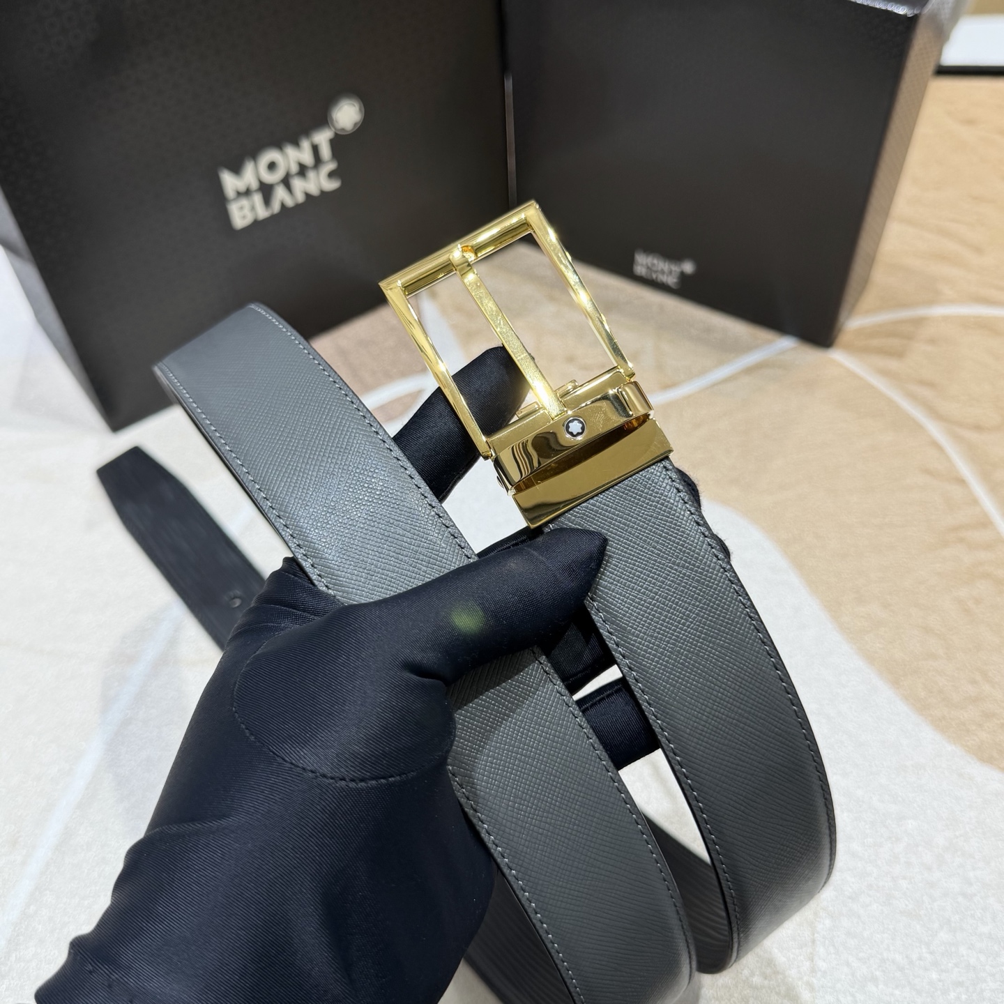 MONT BLANC   万宝龙   宽度:3.5CM   专柜新款[庆祝]  代购品质  双面进口小牛皮  为您甄选经