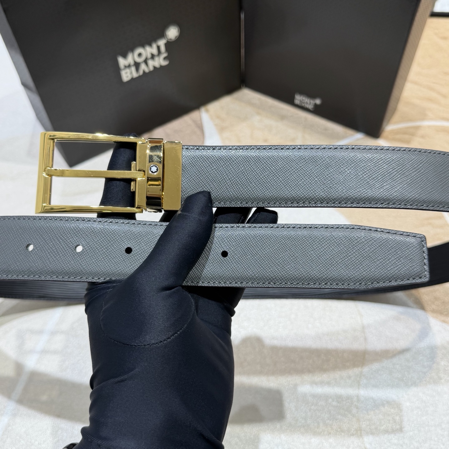 MONT BLANC   万宝龙   宽度:3.5CM   专柜新款[庆祝]  代购品质  双面进口小牛皮  为您甄选经