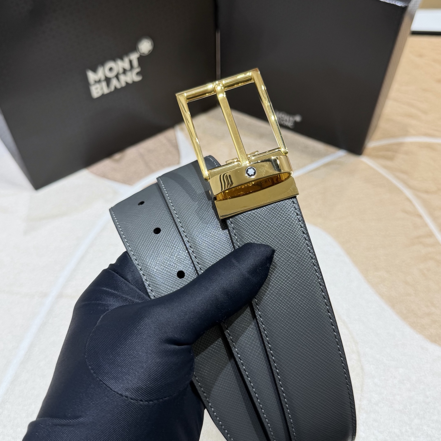 MONT BLANC   万宝龙   宽度:3.5CM   专柜新款[庆祝]  代购品质  双面进口小牛皮  为您甄选经