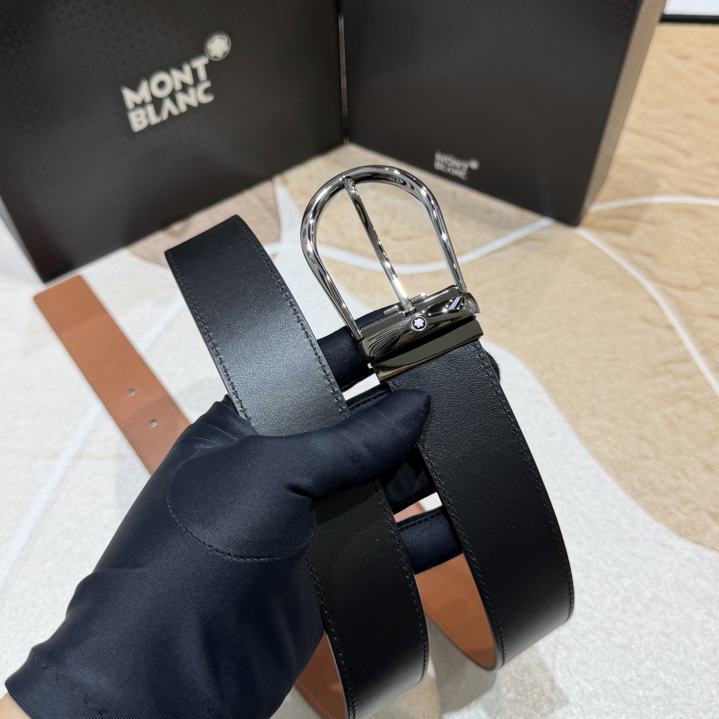 MONT BLANC   万宝龙   宽度:3.5CM   专柜新款[庆祝]  代购品质  双面进口小牛皮  为您甄选经