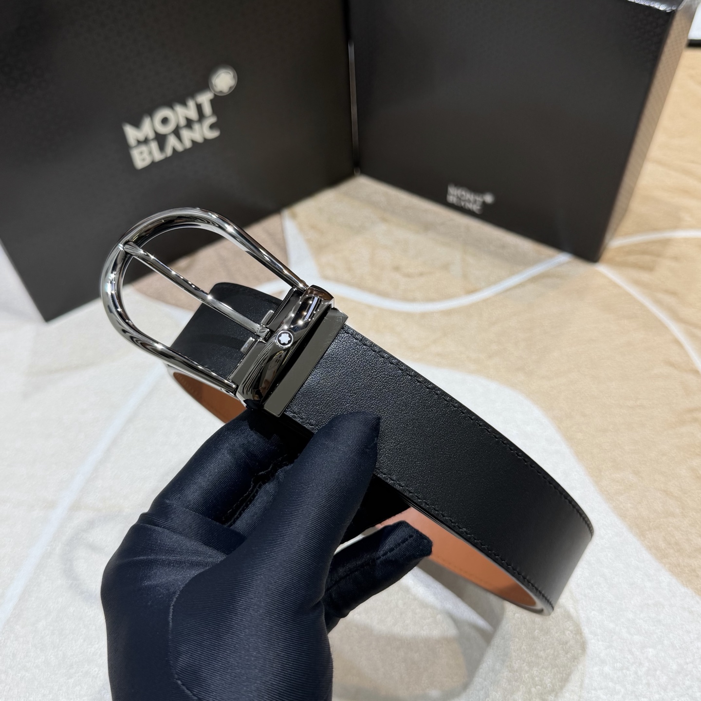 MONT BLANC   万宝龙   宽度:3.5CM   专柜新款[庆祝]  代购品质  双面进口小牛皮  为您甄选经