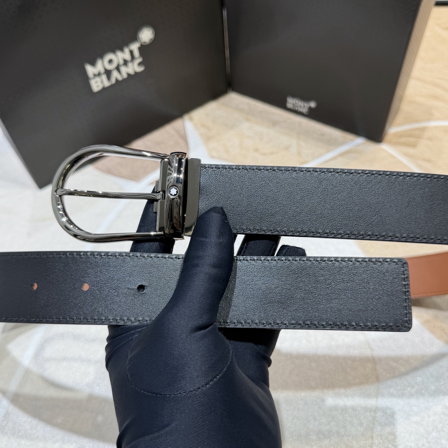 MONT BLANC   万宝龙   宽度:3.5CM   专柜新款[庆祝]  代购品质  双面进口小牛皮  为您甄选经
